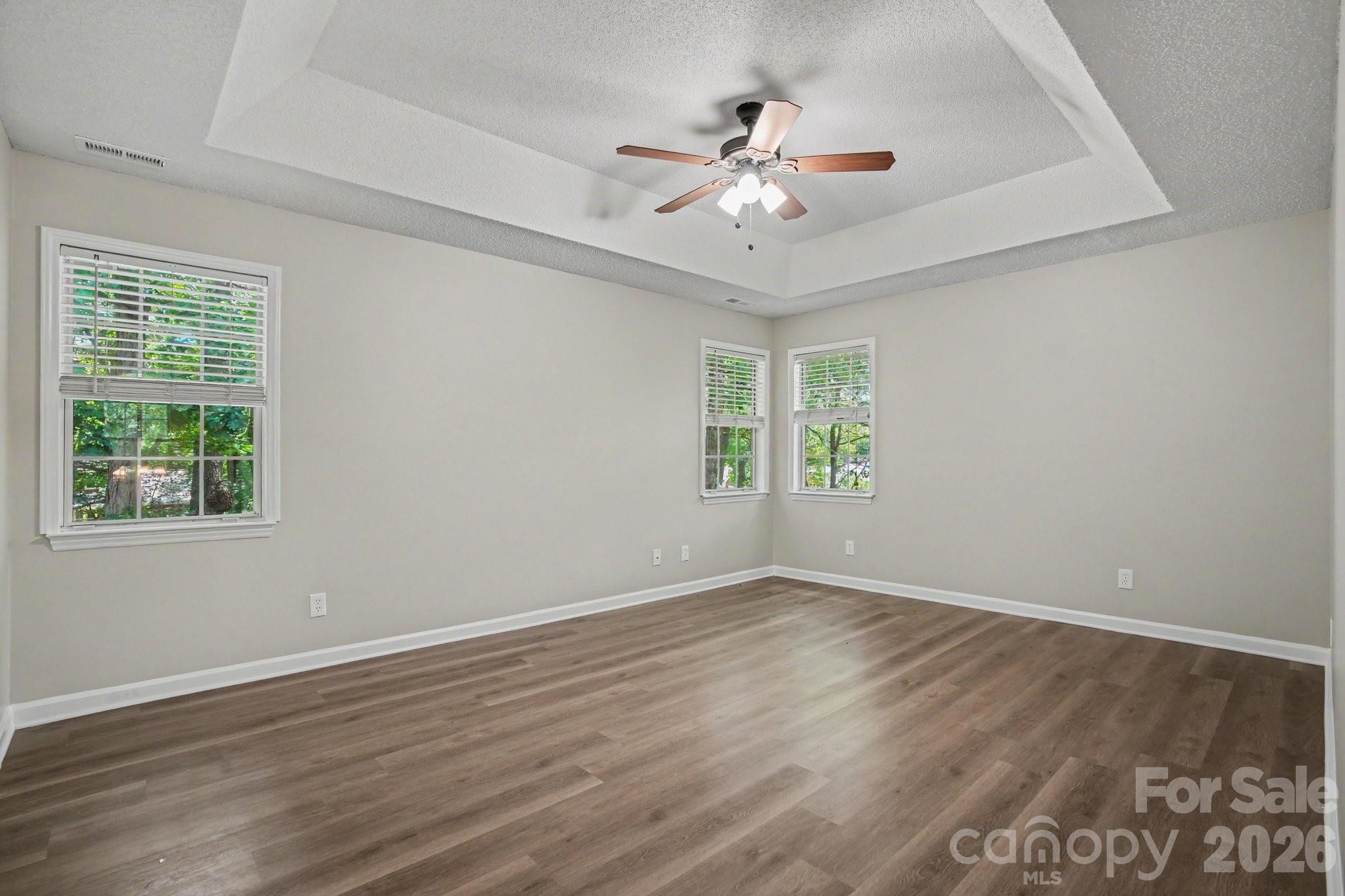 1255 Hawthorne Drive Property Photo 14