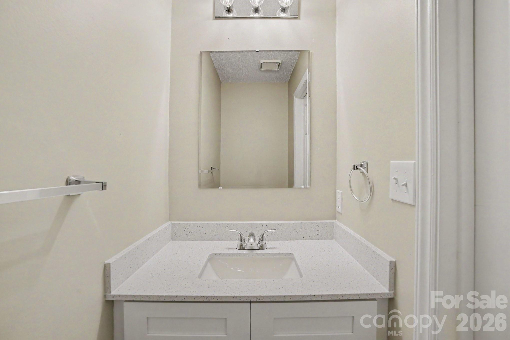 1255 Hawthorne Drive Property Photo 19