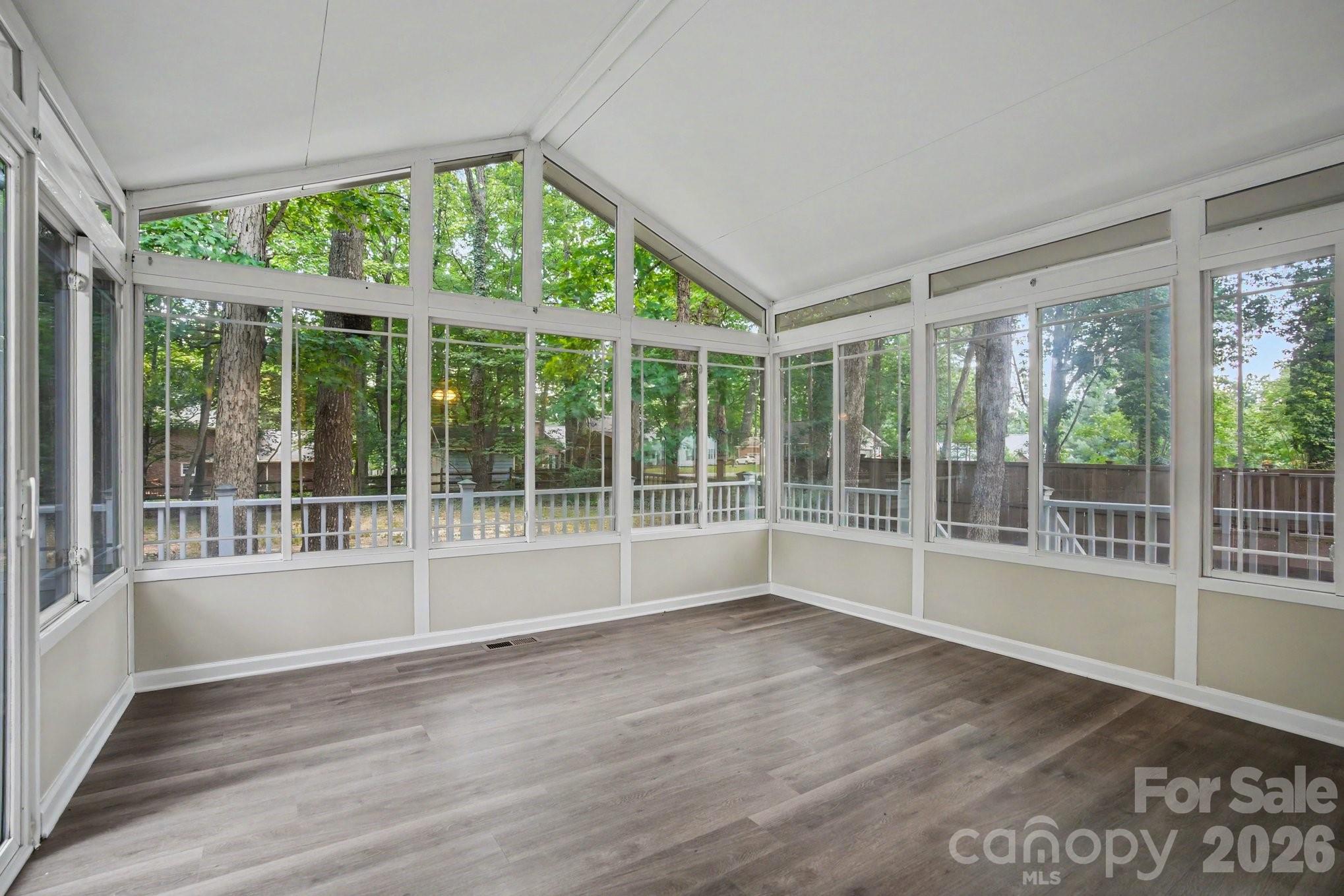 1255 Hawthorne Drive Property Photo 24