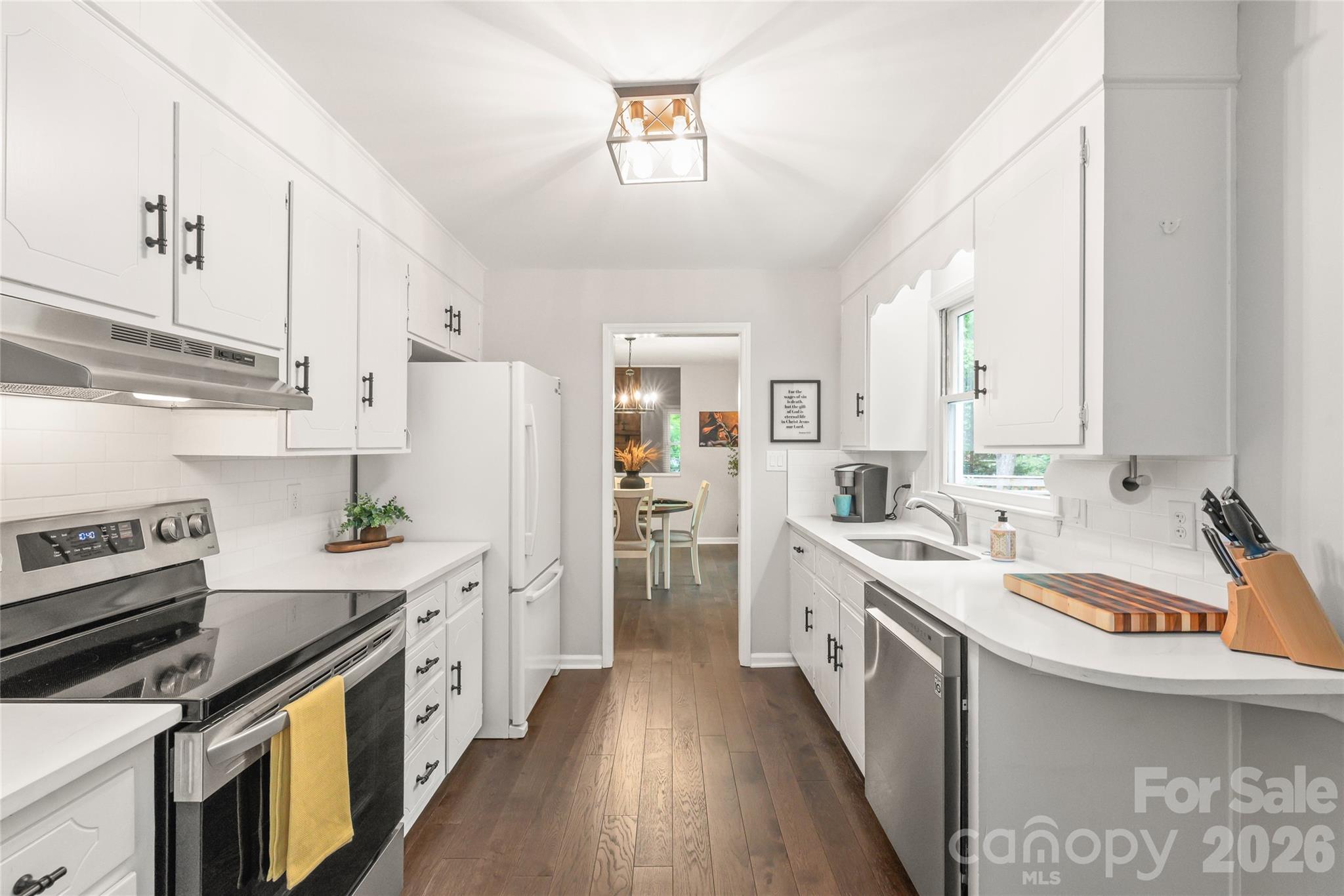 7012 Knotty Pine Road Property Photo 7