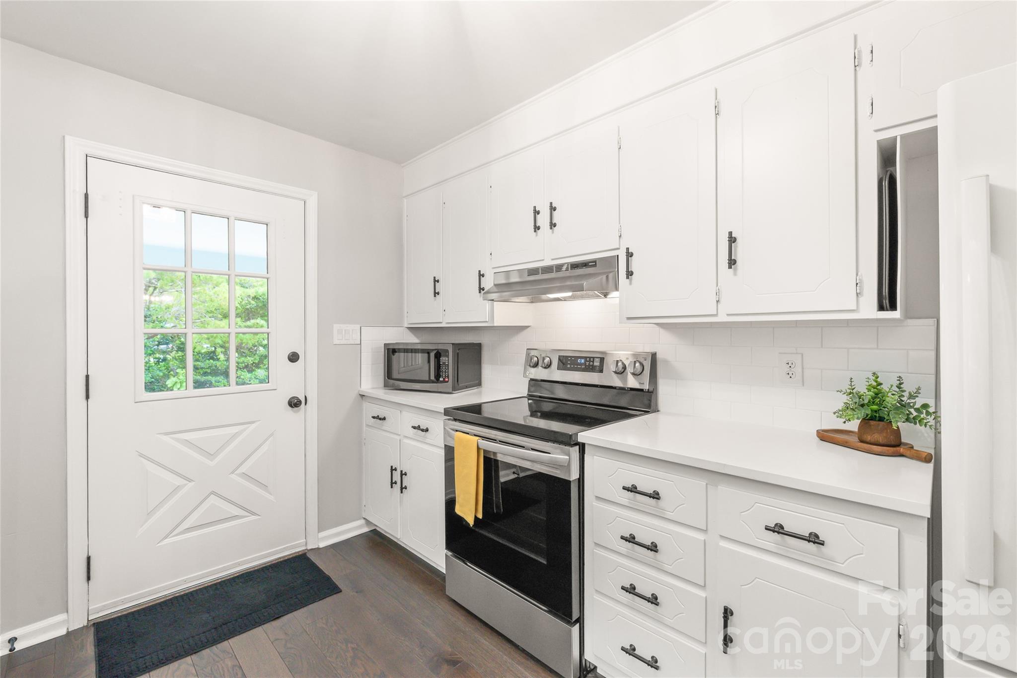 7012 Knotty Pine Road Property Photo 8
