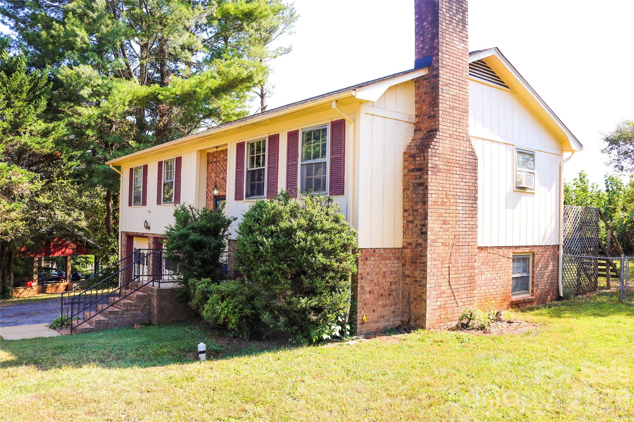 307 Meadowbrook Drive Property Photo 1