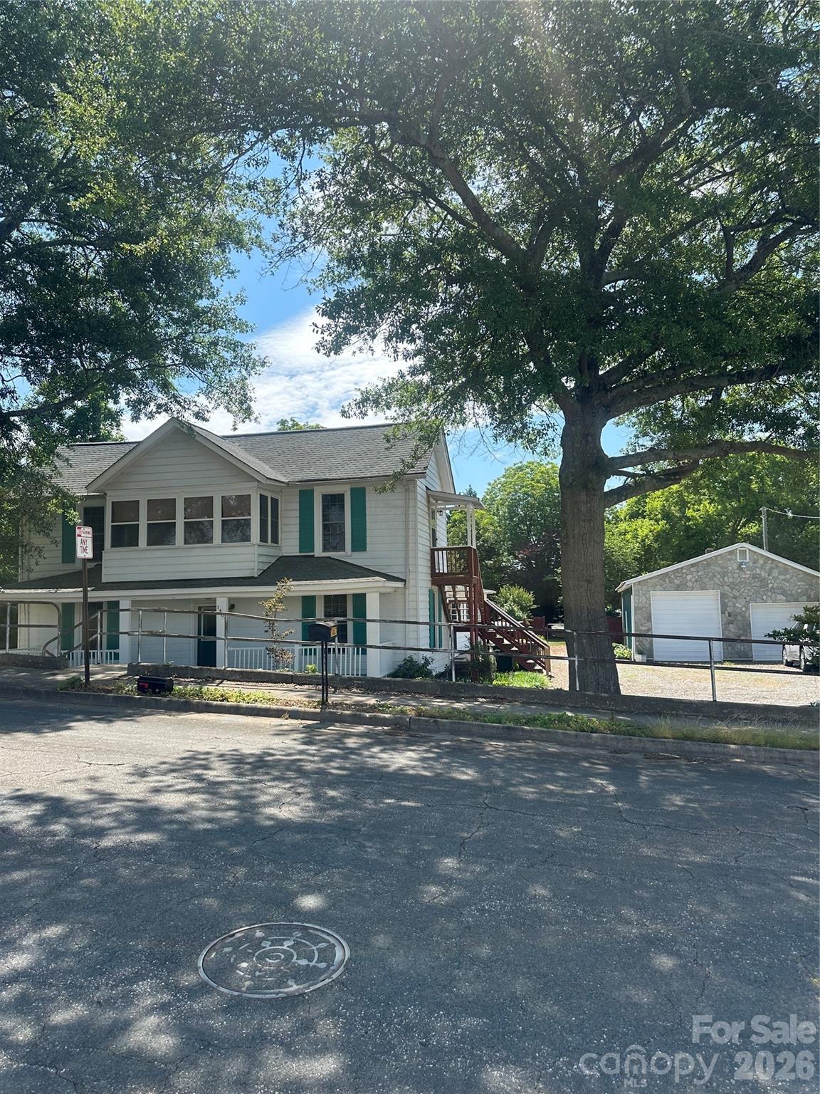 1407 N College Avenue Property Photo 1