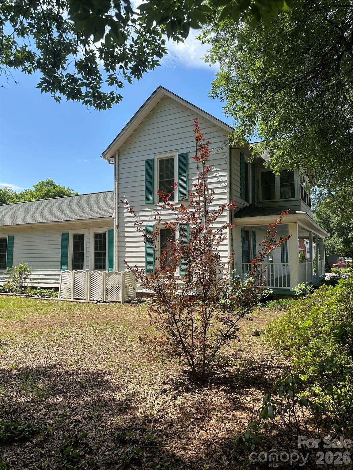 1407 N College Avenue Property Photo 3