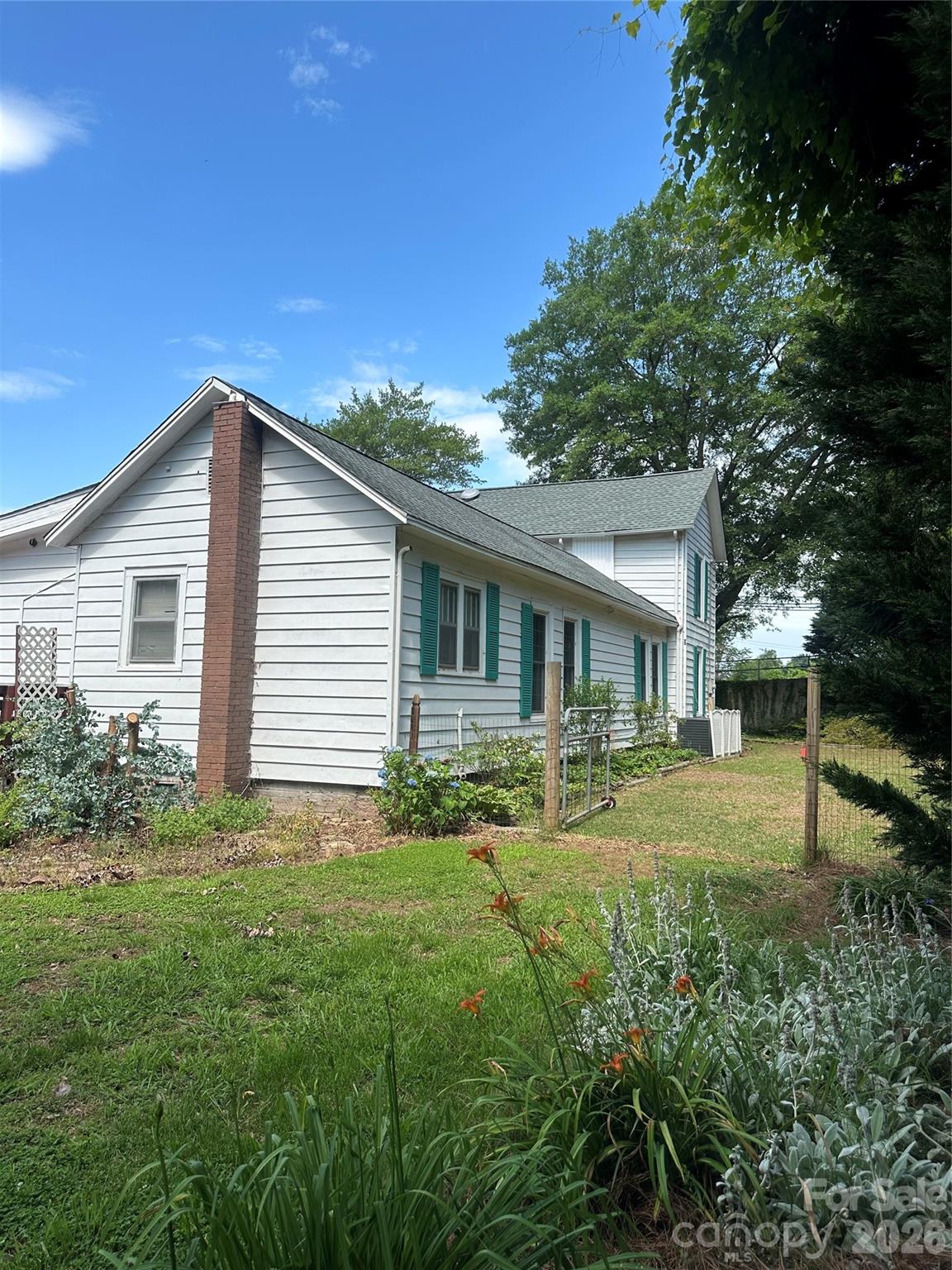 1407 N College Avenue Property Photo 4