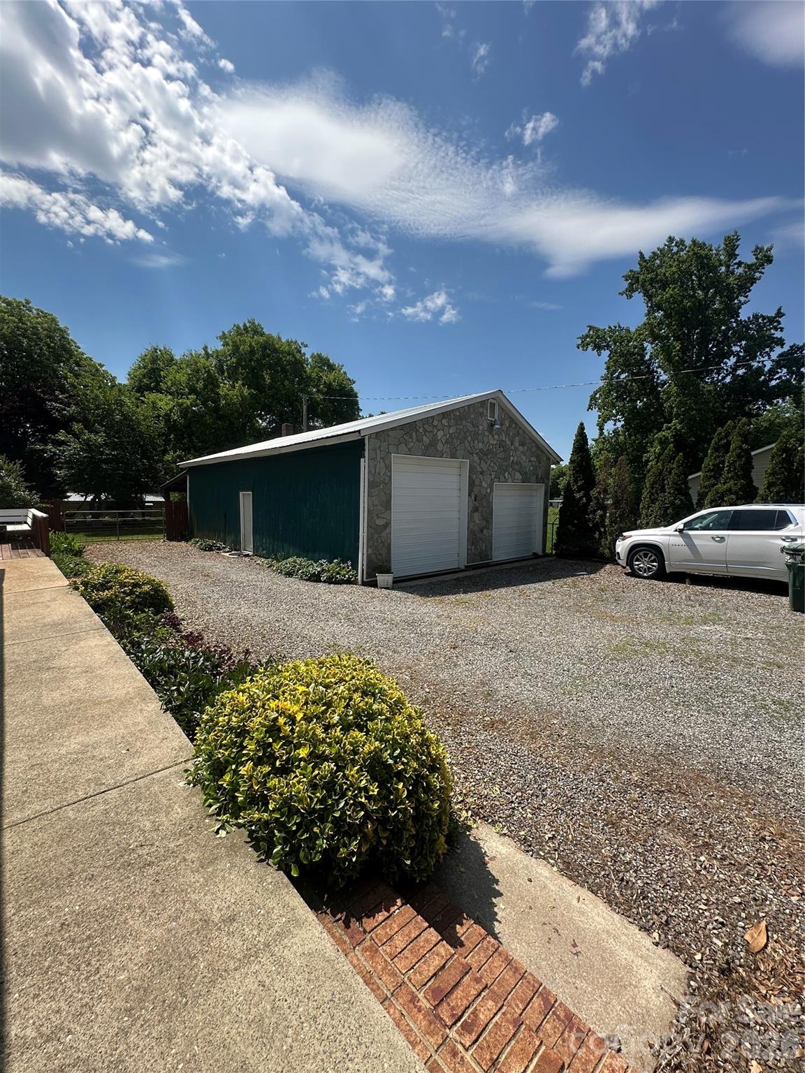 1407 N College Avenue Property Photo 5