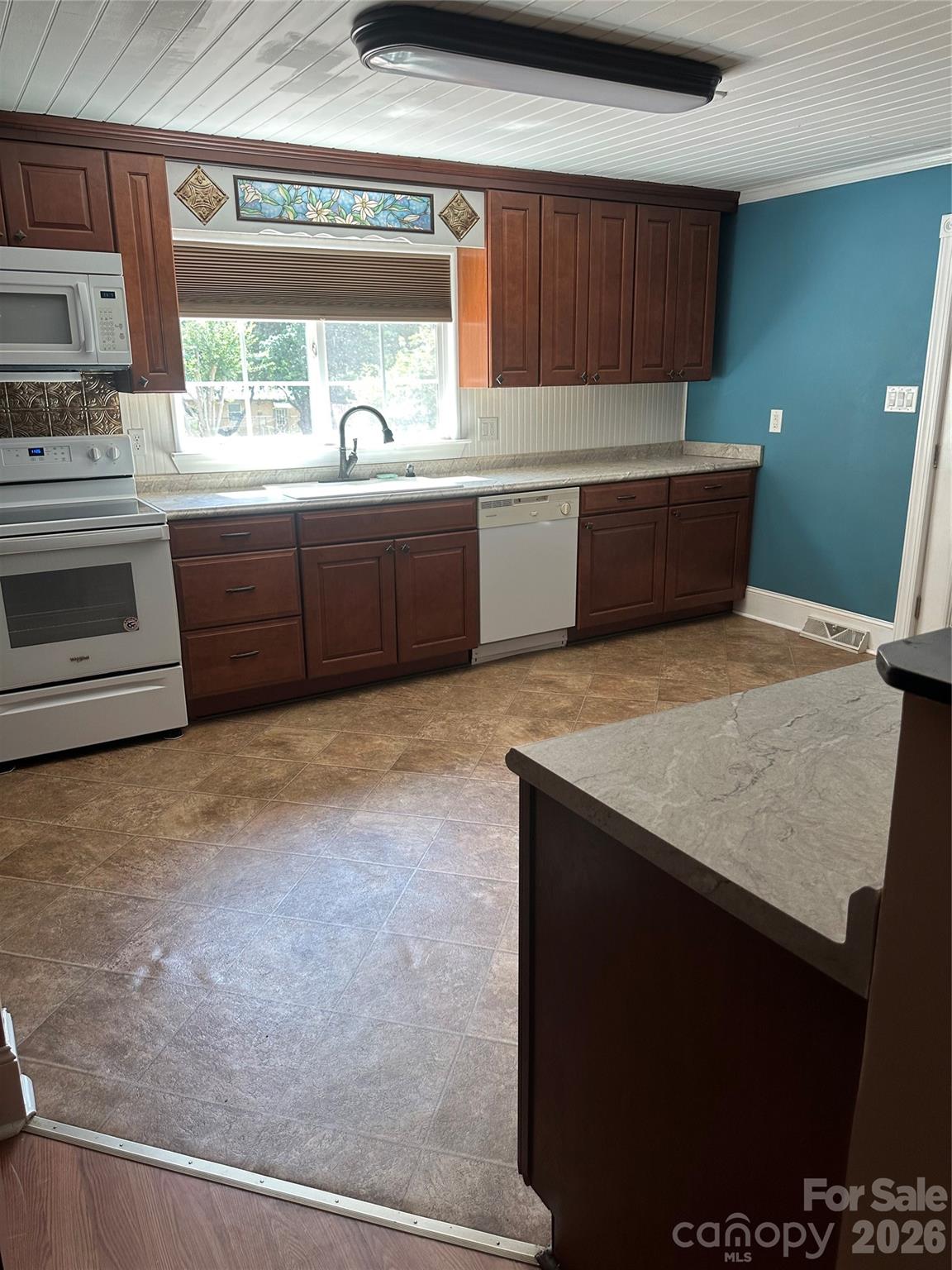 1407 N College Avenue Property Photo 16