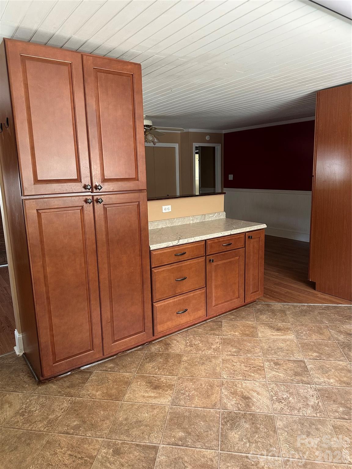 1407 N College Avenue Property Photo 17