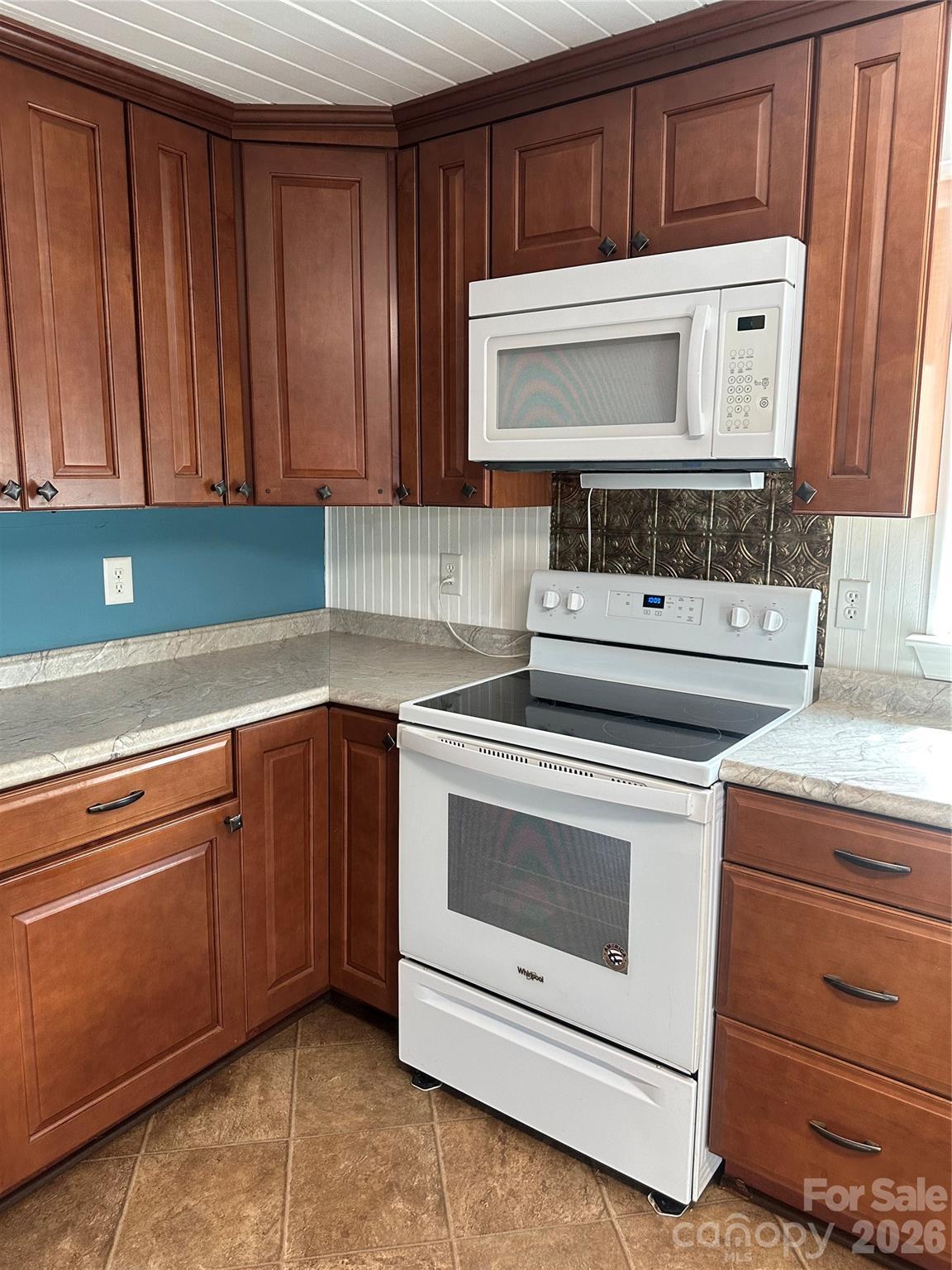 1407 N College Avenue Property Photo 20