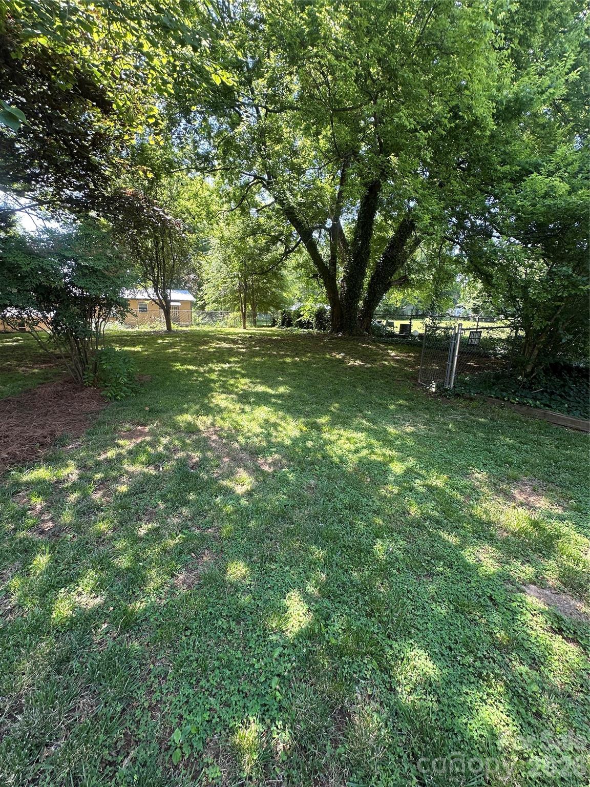 1407 N College Avenue Property Photo 25