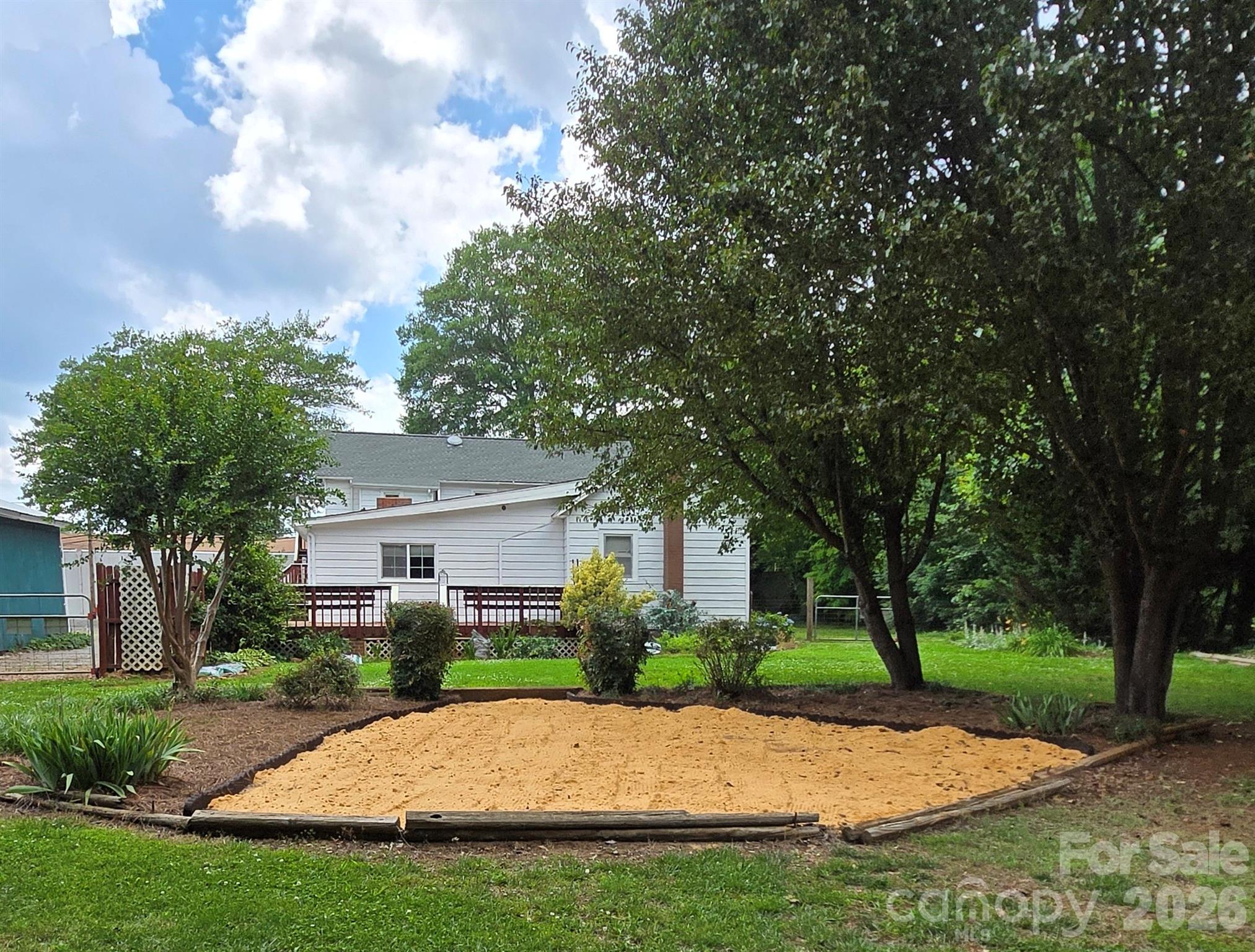 1407 N College Avenue Property Photo 39
