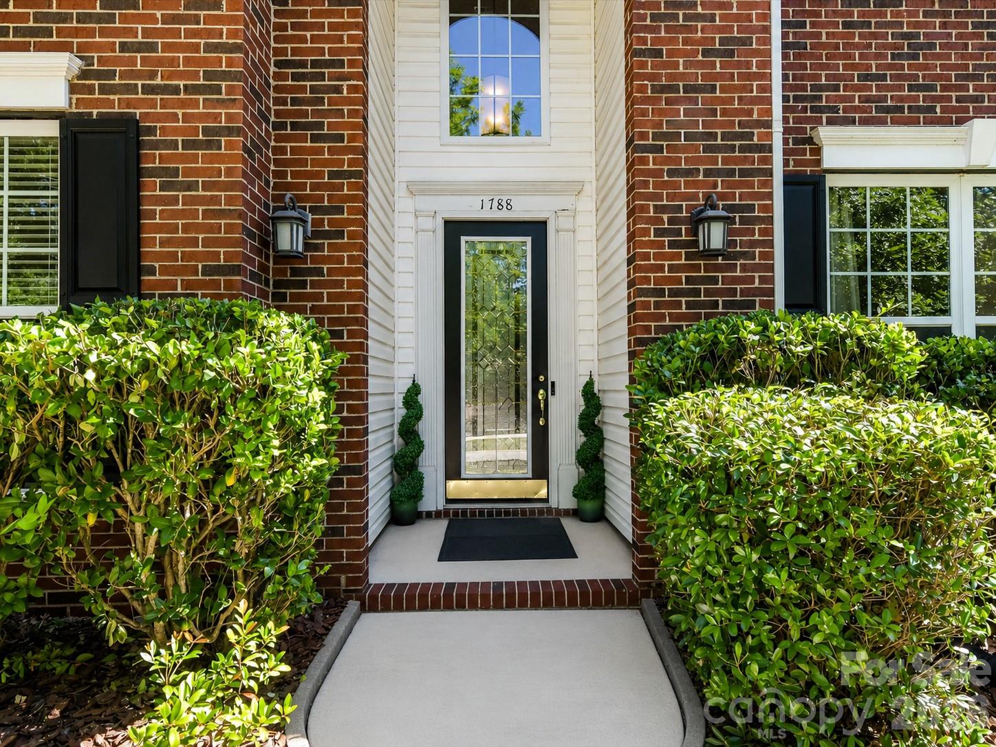 1788 Oakmont Drive Property Photo 3