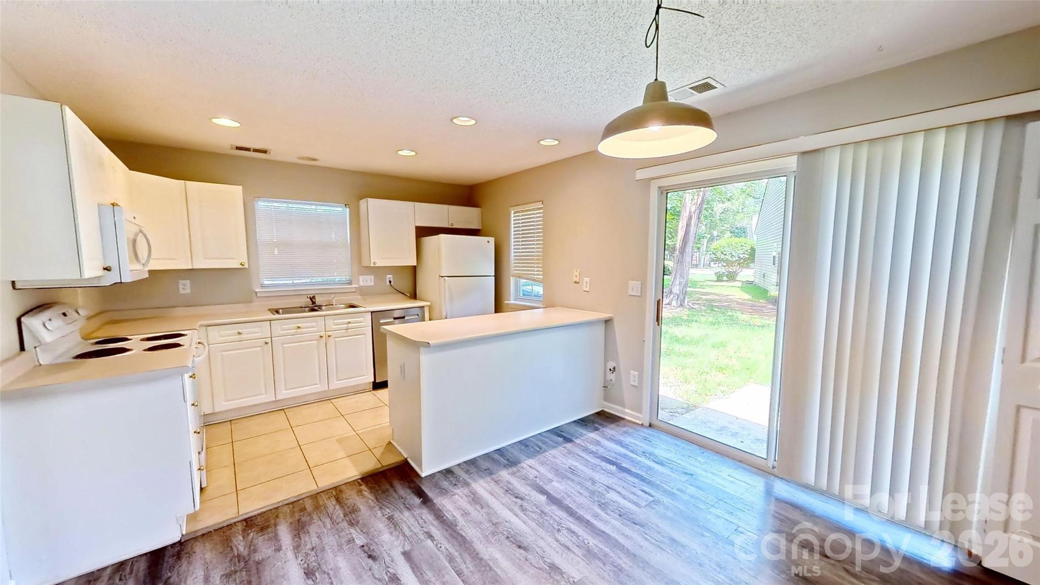 2205 Cigar Court Property Photo 4