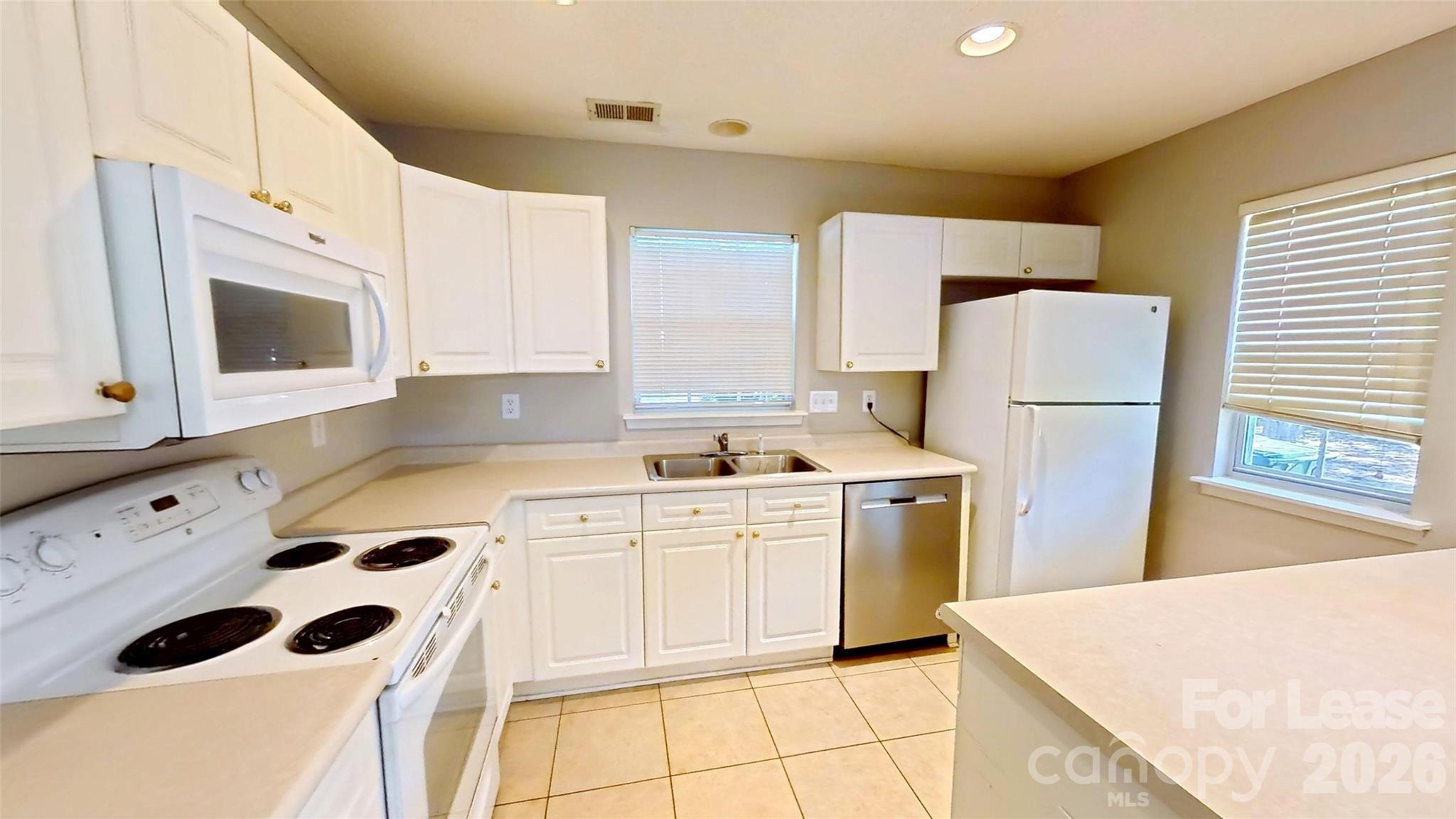 2205 Cigar Court Property Photo 5