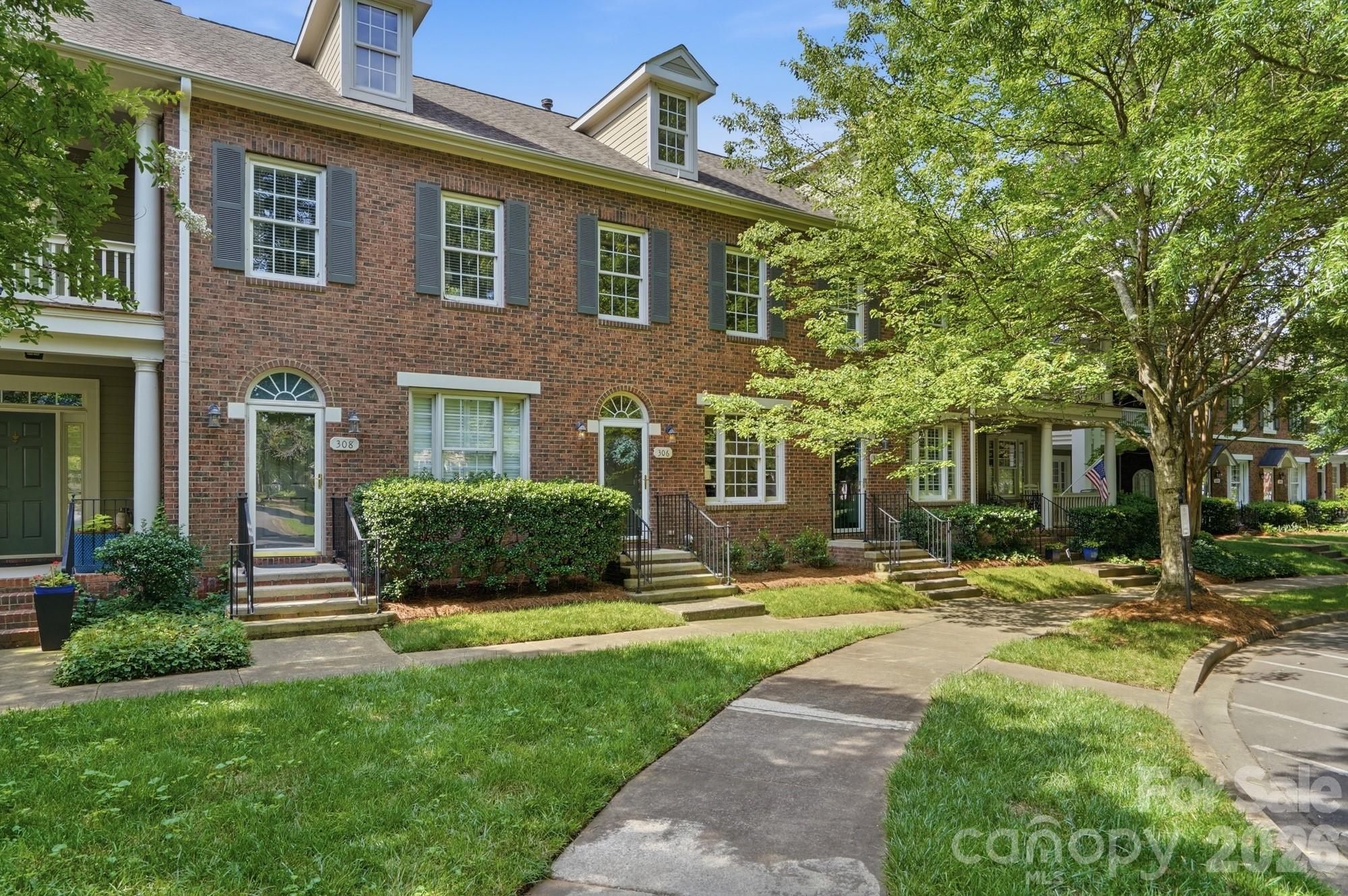 306 Elis Way Property Photo 1