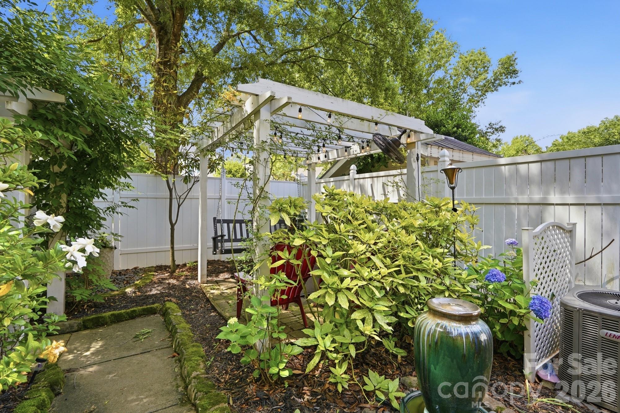 306 Elis Way Property Photo 32