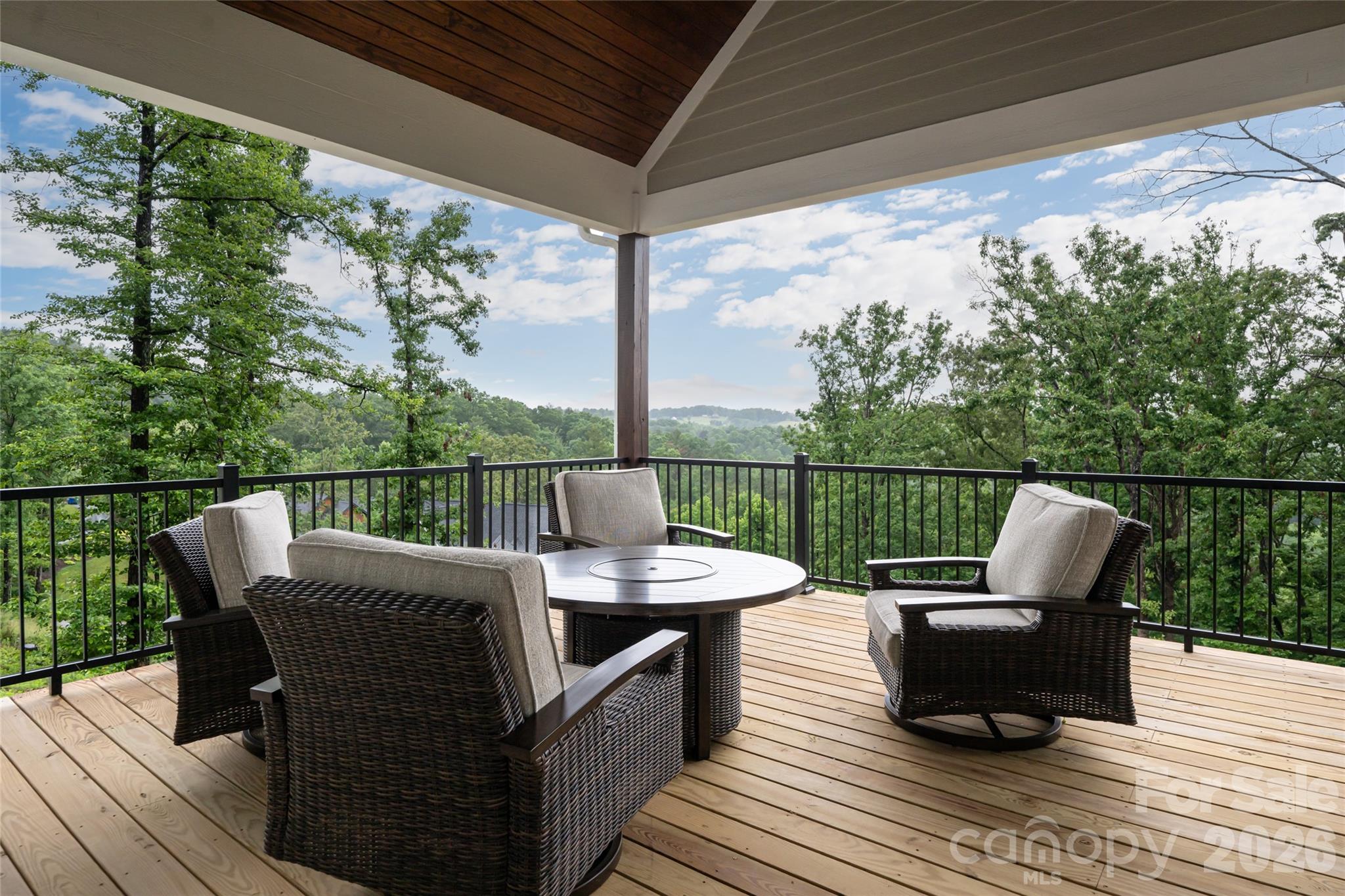 128 Saddle Ridge Drive Property Photo 4