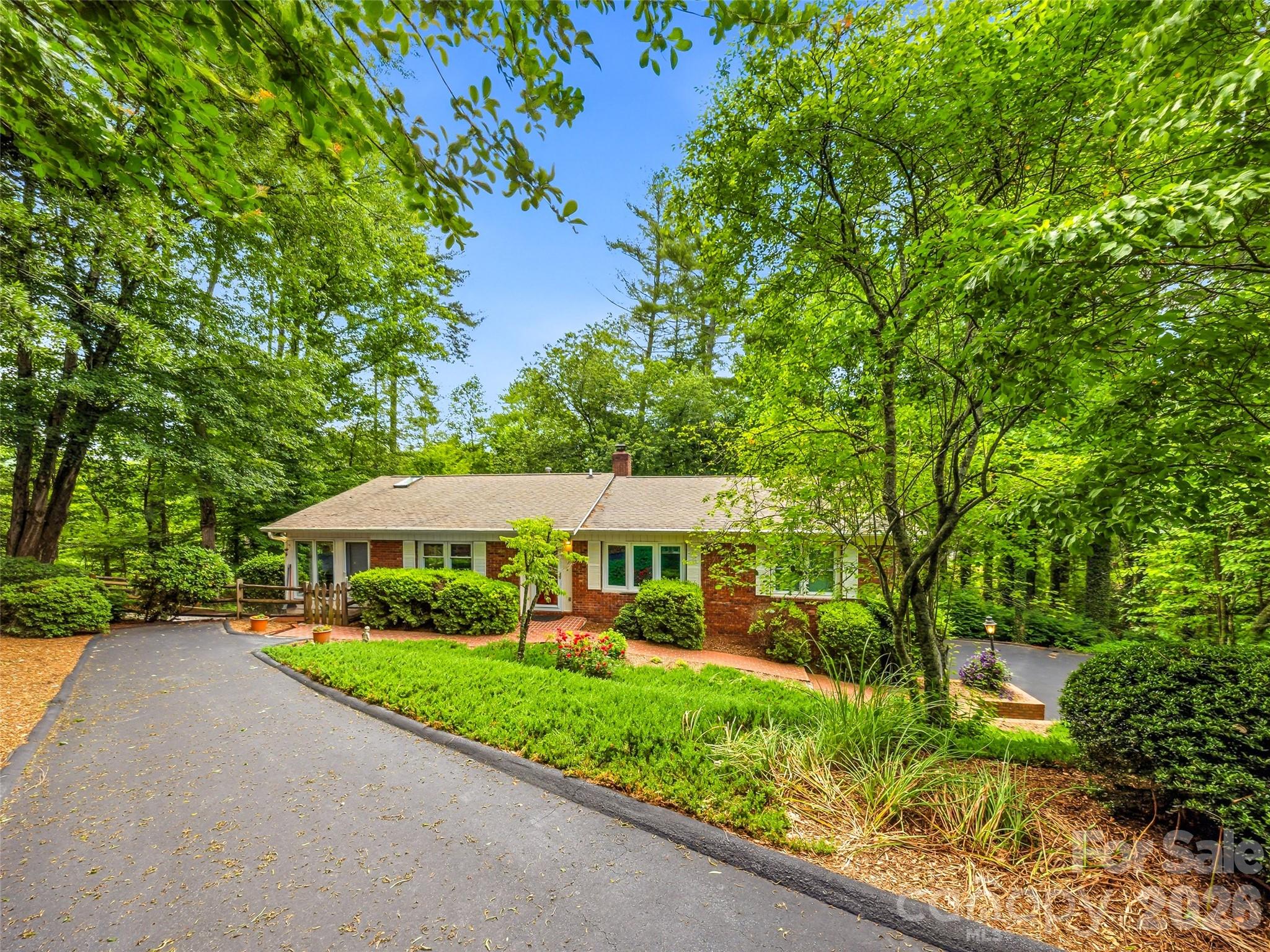 126 Surry Lane Property Photo 1