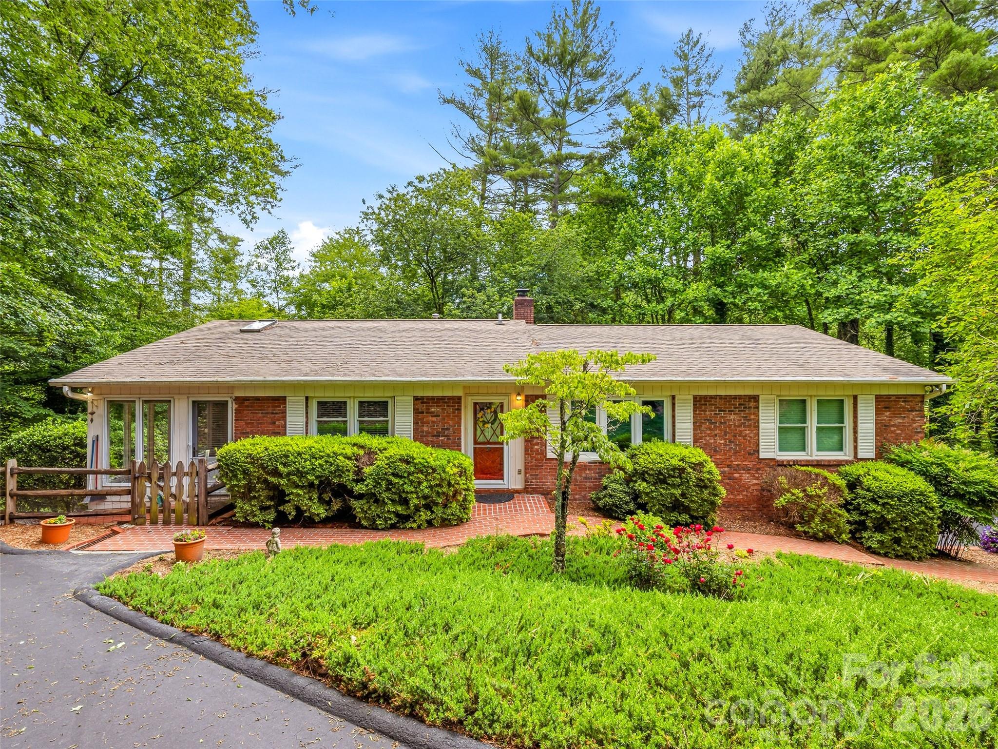 126 Surry Lane Property Photo 2