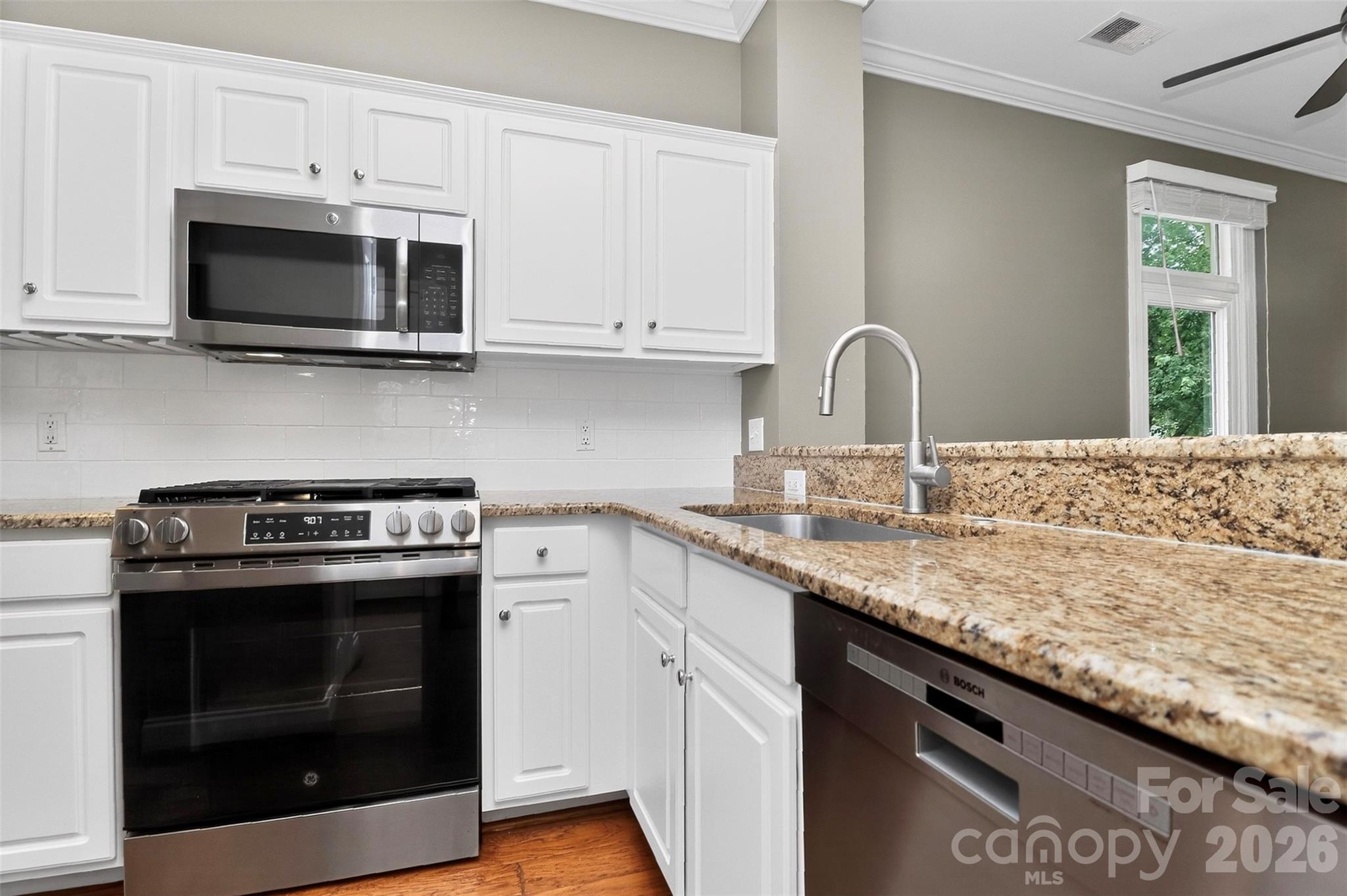 1073 Park West Drive Property Photo 14