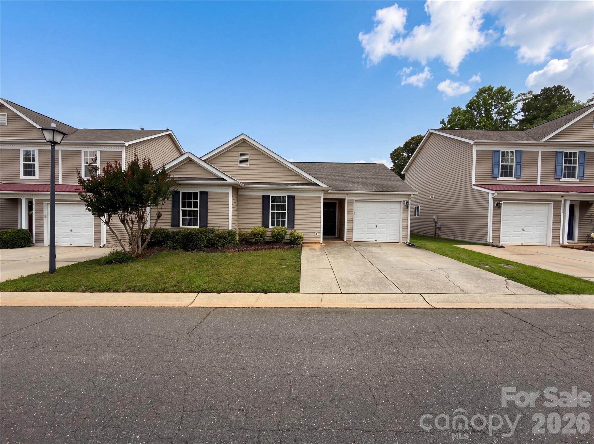 4493 Easywater Lane Property Photo 6