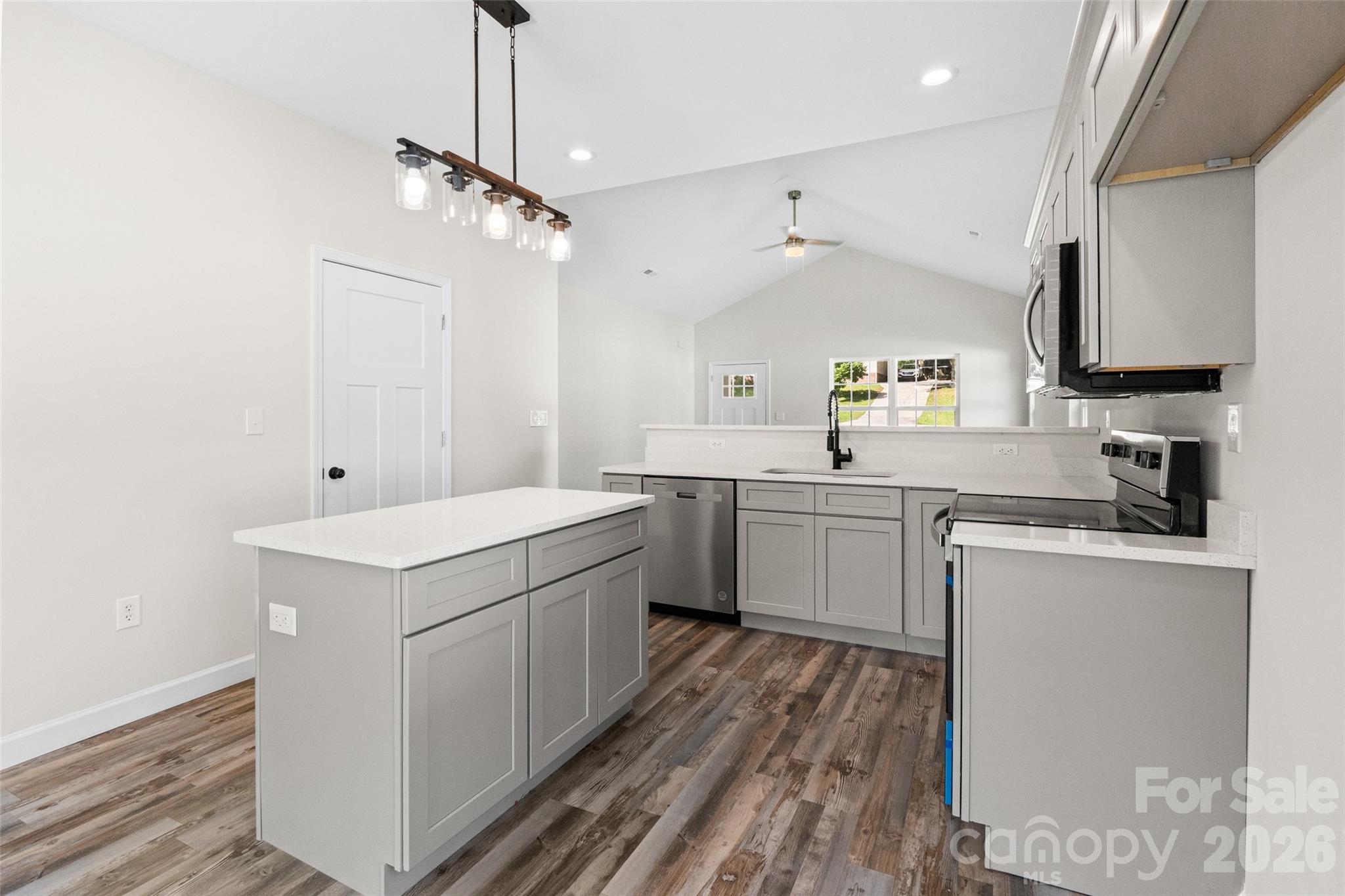 213 Sheffield Drive Property Photo 12