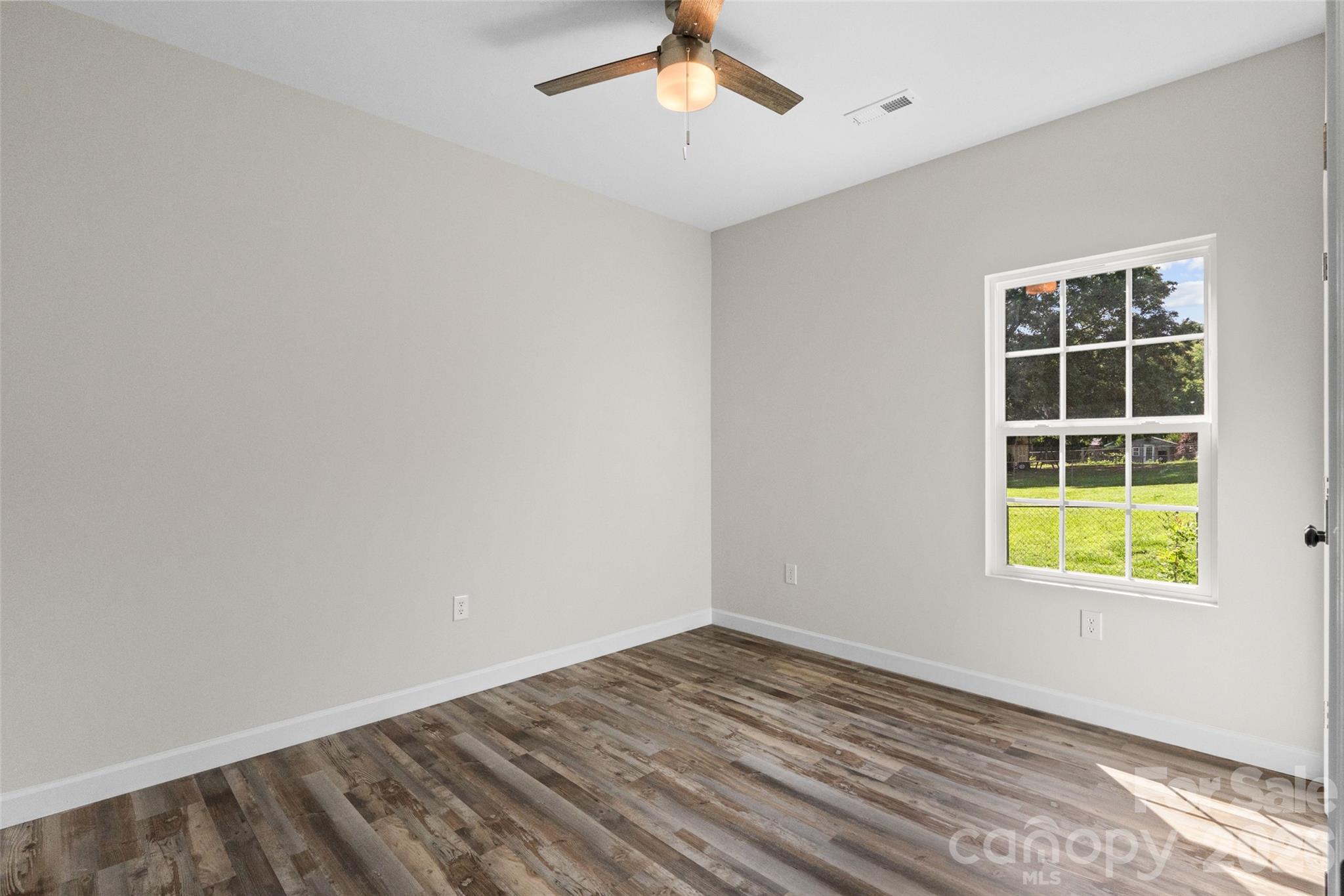 213 Sheffield Drive Property Photo 20
