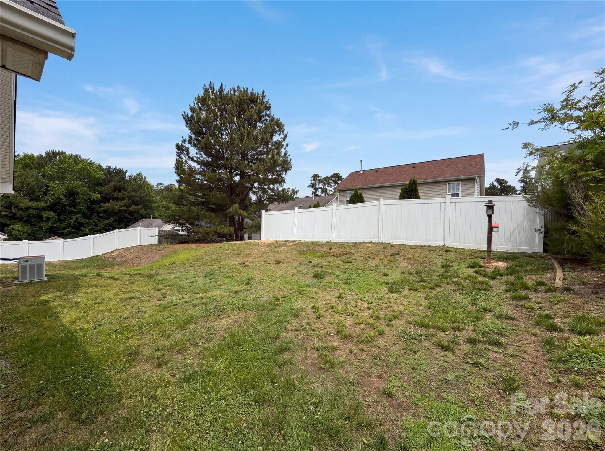1841 Mission Oaks Street Property Photo 5