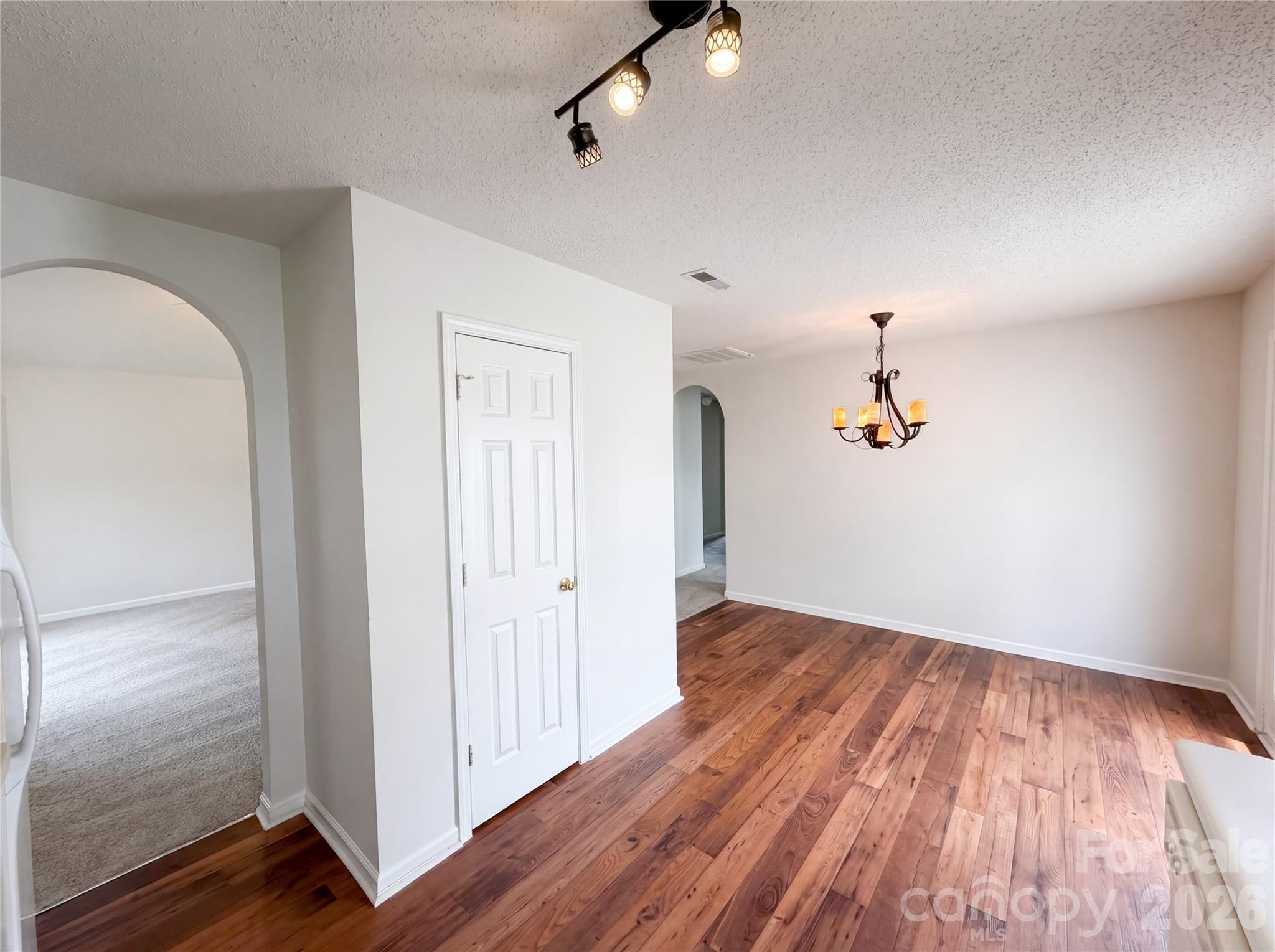 1841 Mission Oaks Street Property Photo 6
