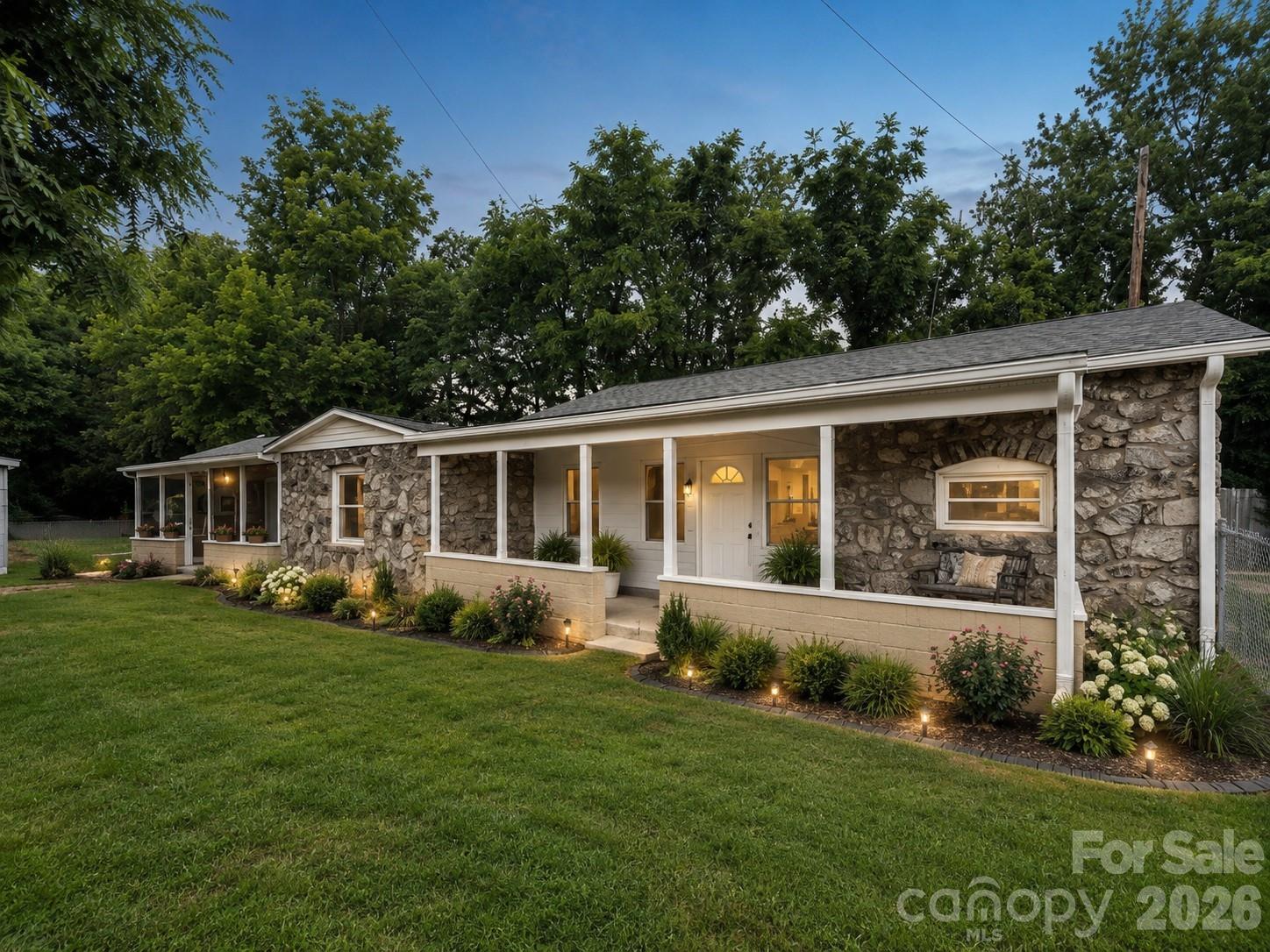 492 Riverbend Street Property Photo 1