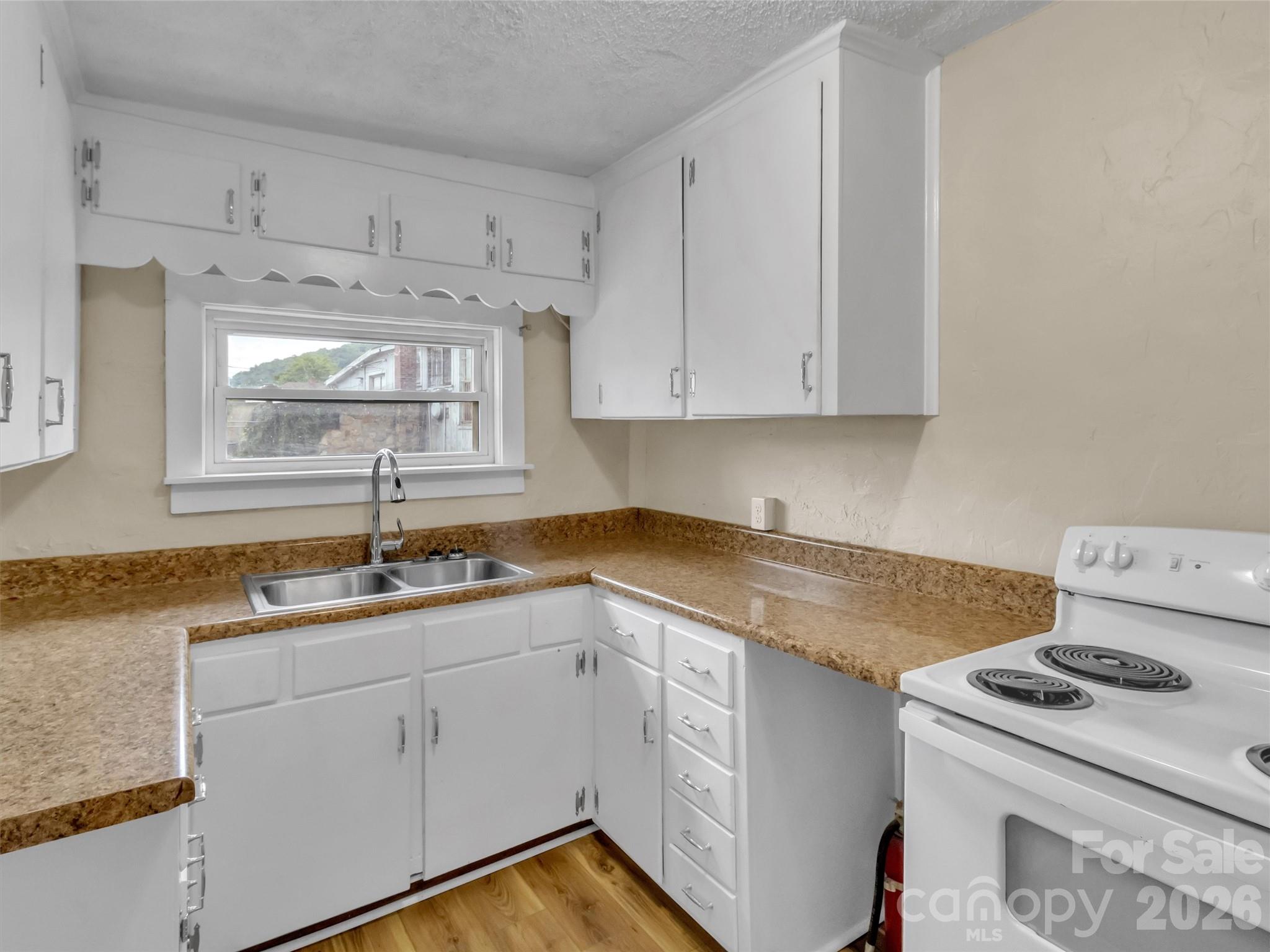 492 Riverbend Street Property Photo 9