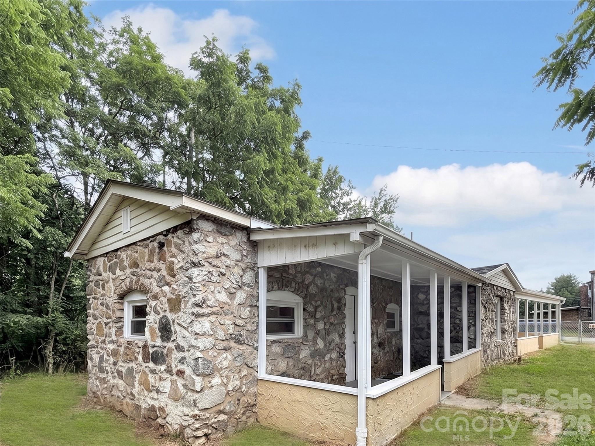 492 Riverbend Street Property Photo 10