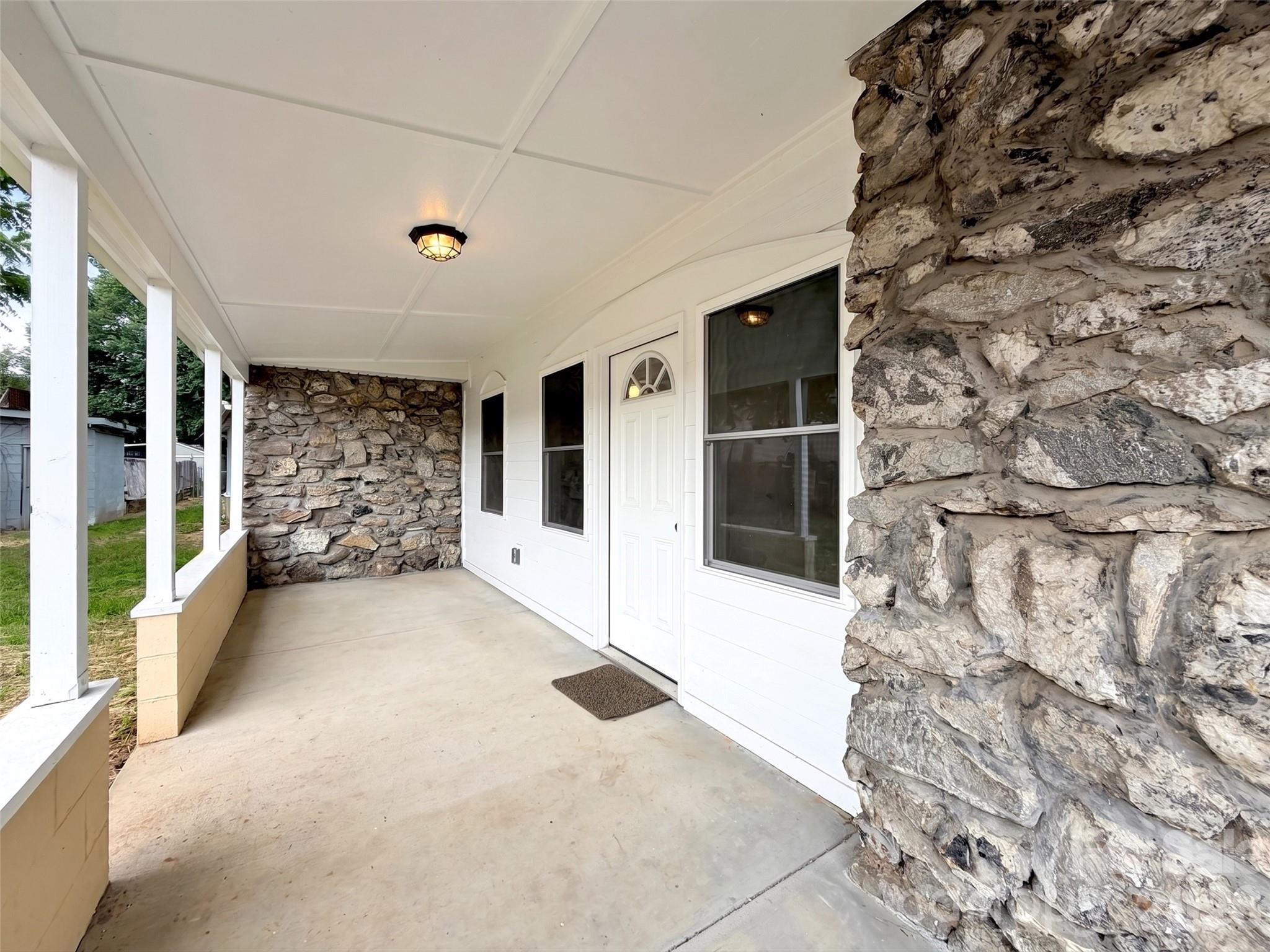 492 Riverbend Street Property Photo 11