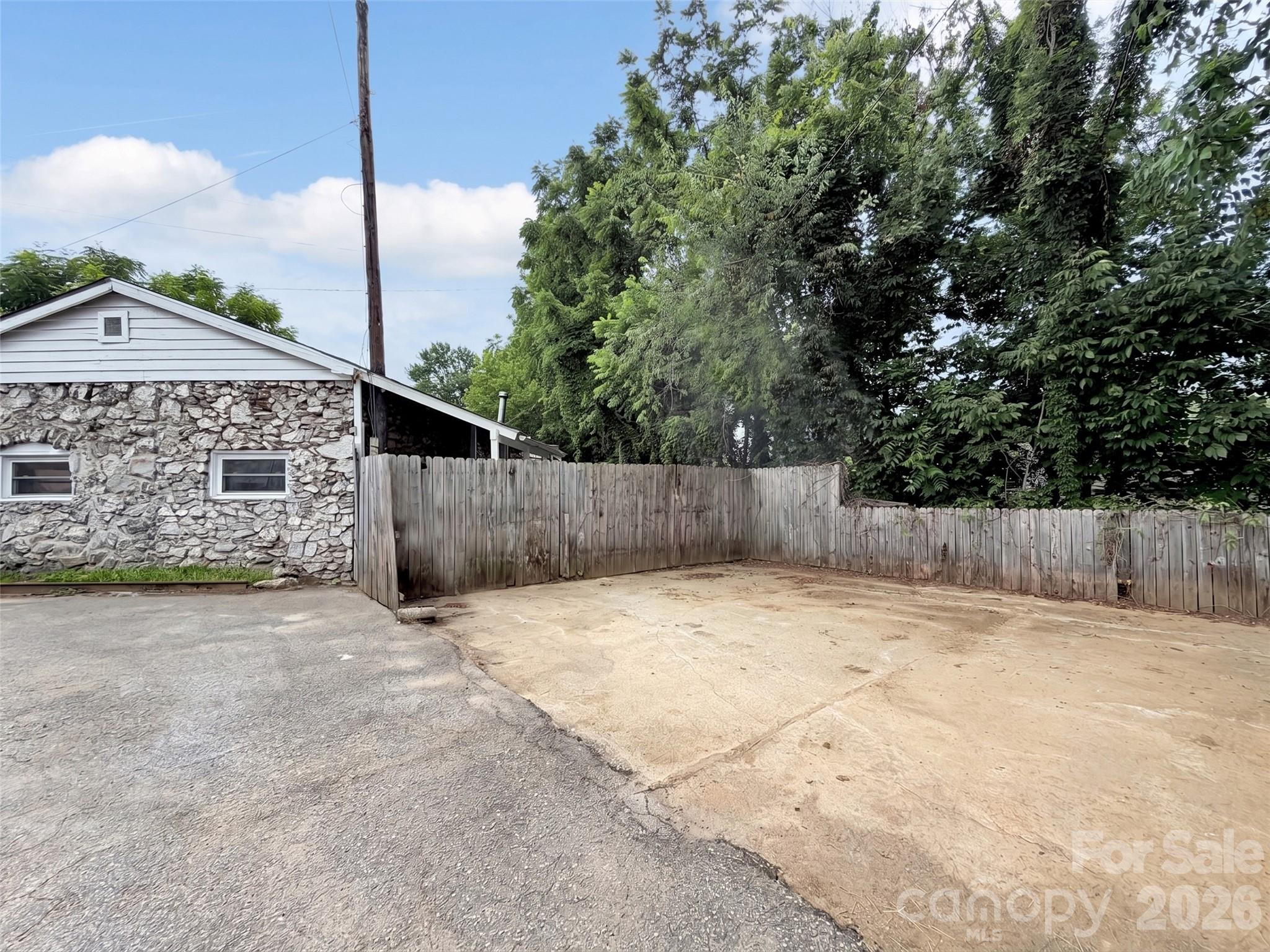 492 Riverbend Street Property Photo 13