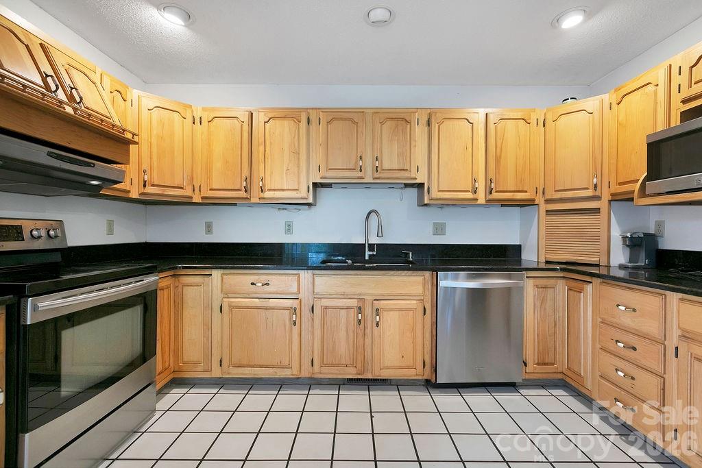 547 Windover Drive Property Photo 11