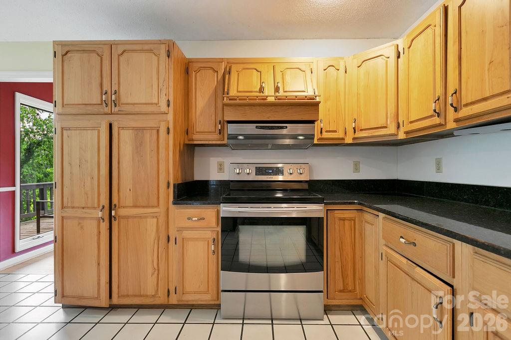 547 Windover Drive Property Photo 12
