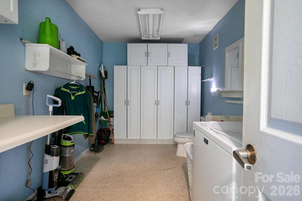 547 Windover Drive Property Photo 16
