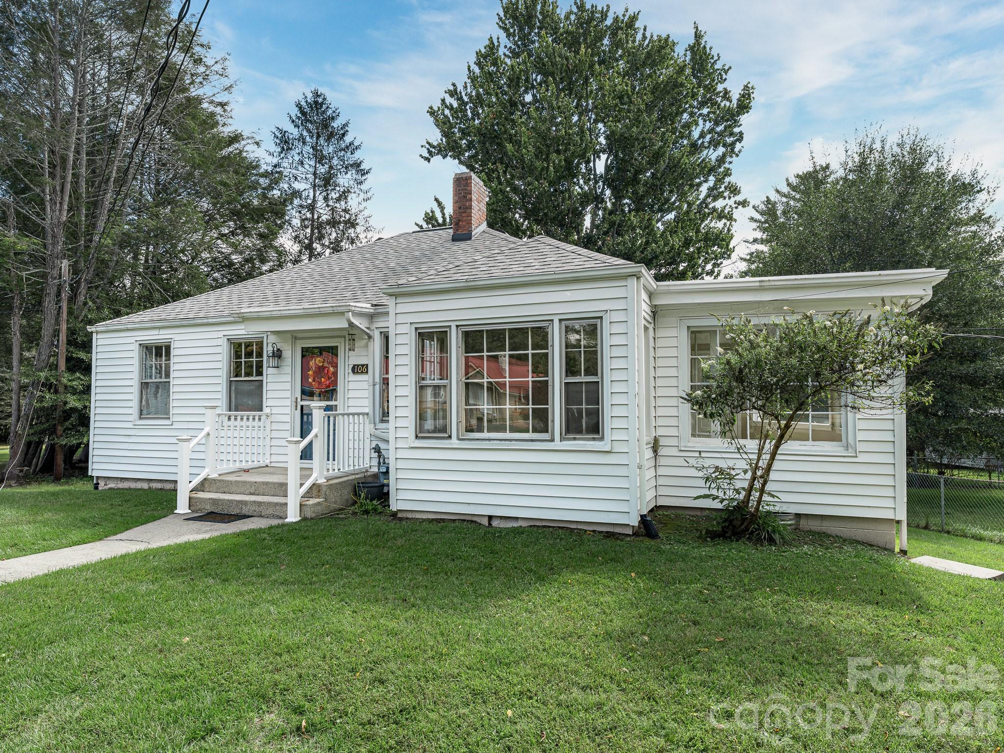 106 Green Acres Avenue Property Photo 3