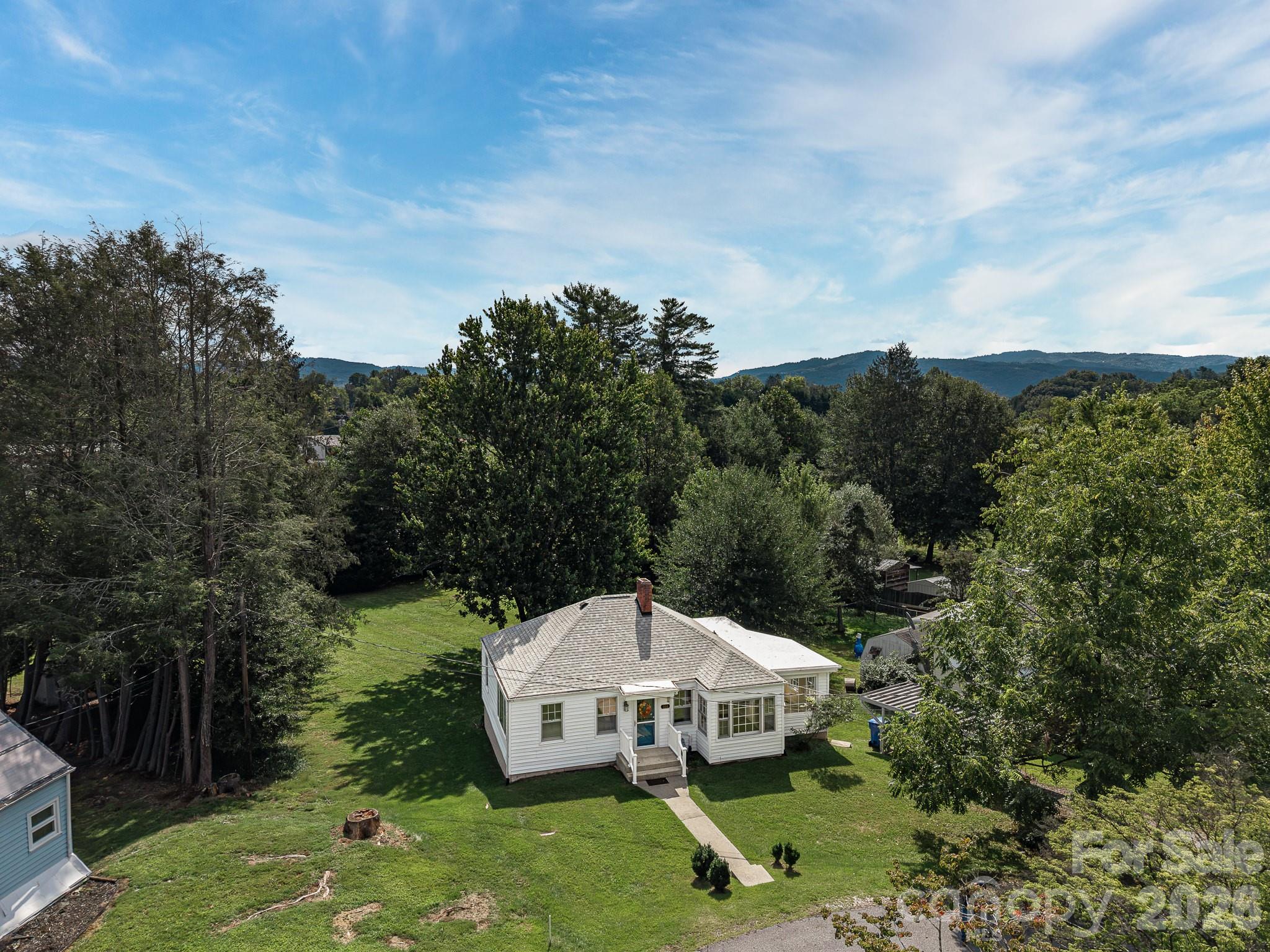 106 Green Acres Avenue Property Photo 4