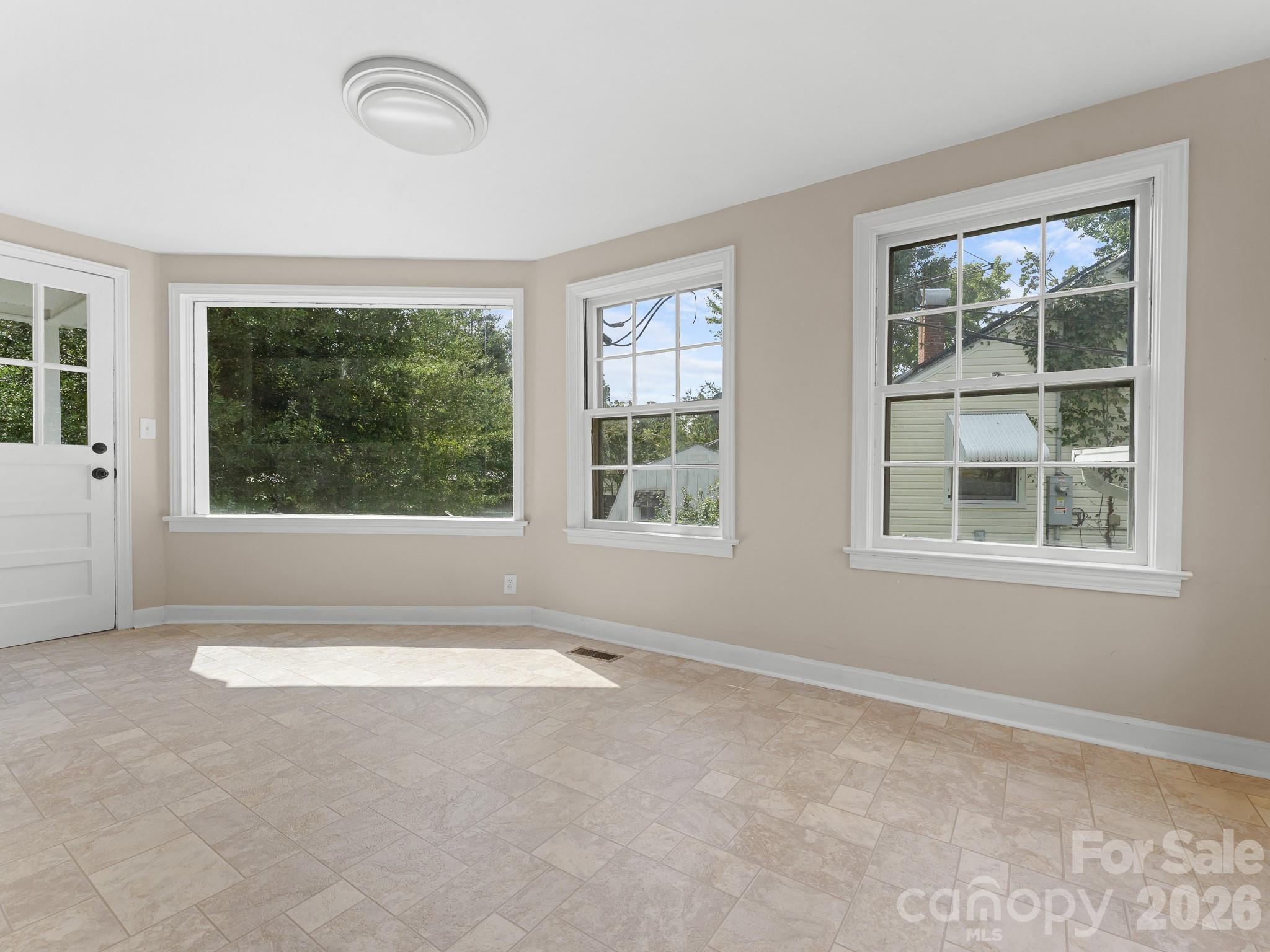 106 Green Acres Avenue Property Photo 14