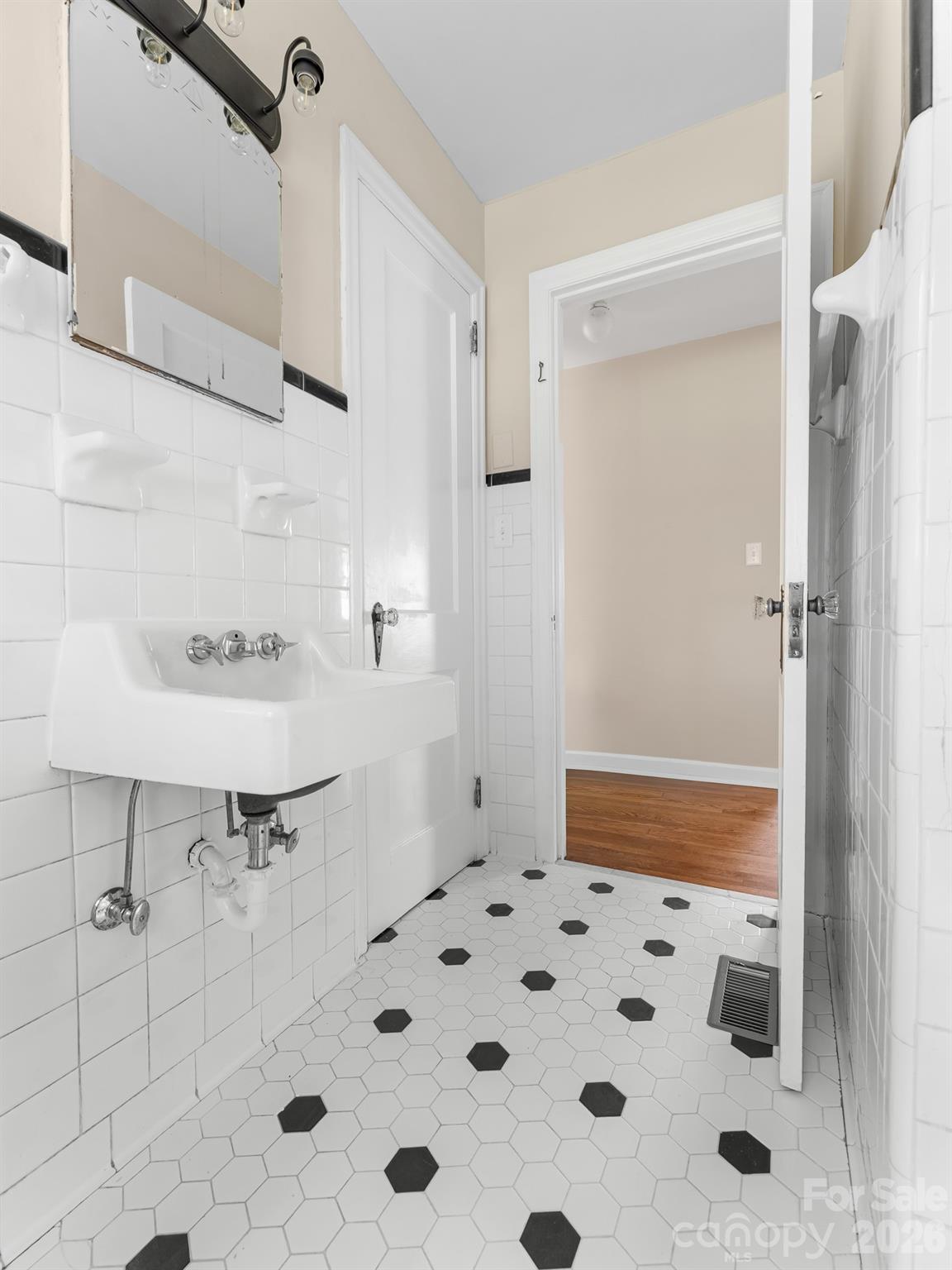 106 Green Acres Avenue Property Photo 26