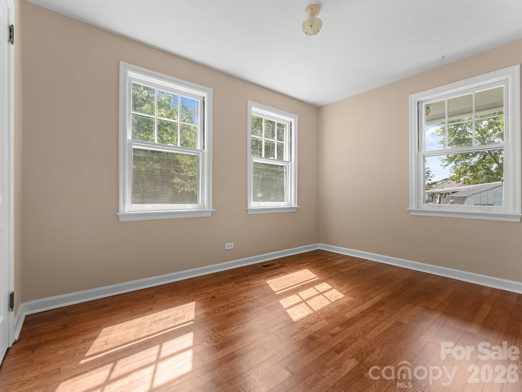106 Green Acres Avenue Property Photo 27
