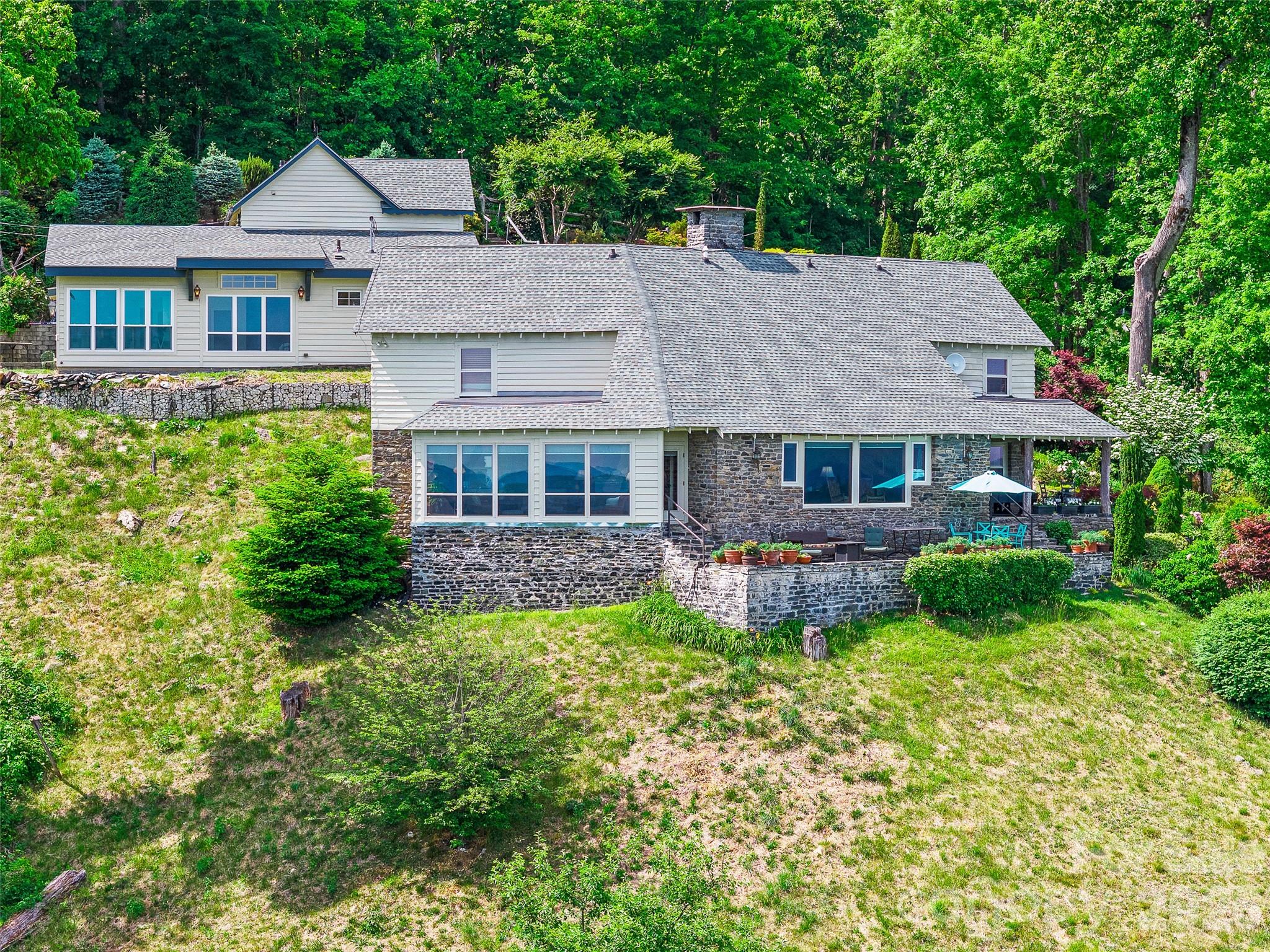 729 Bear Wallow Road Property Photo 2