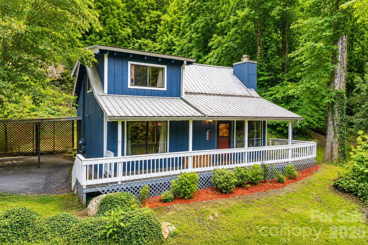 100 Bristol Lane Property Photo 1