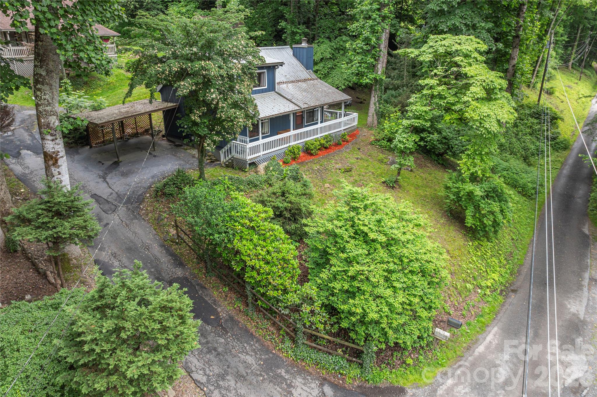 100 Bristol Lane Property Photo 3