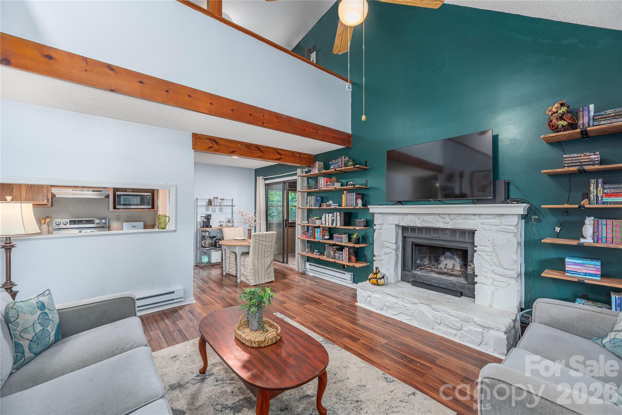 100 Bristol Lane Property Photo 6