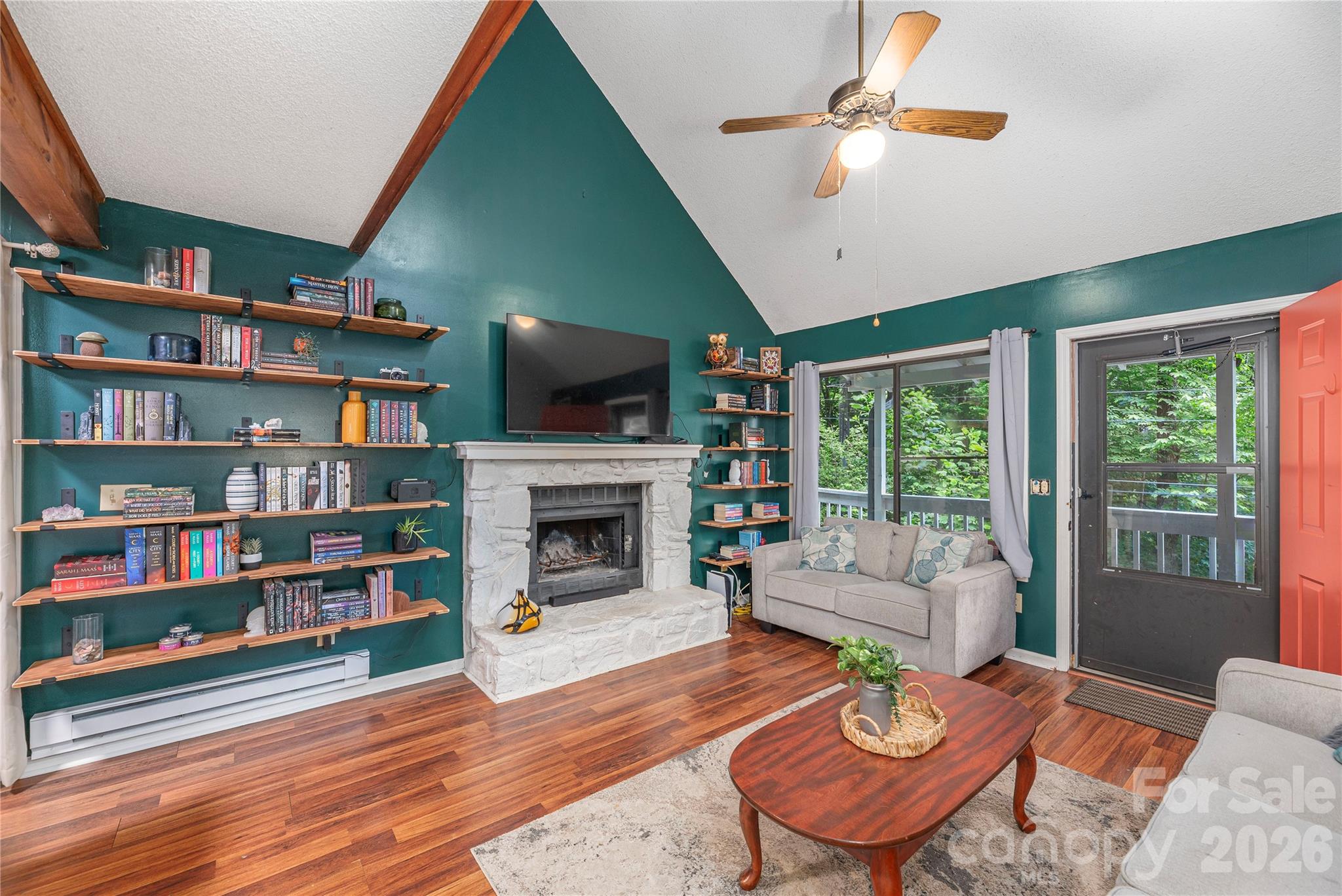 100 Bristol Lane Property Photo 7