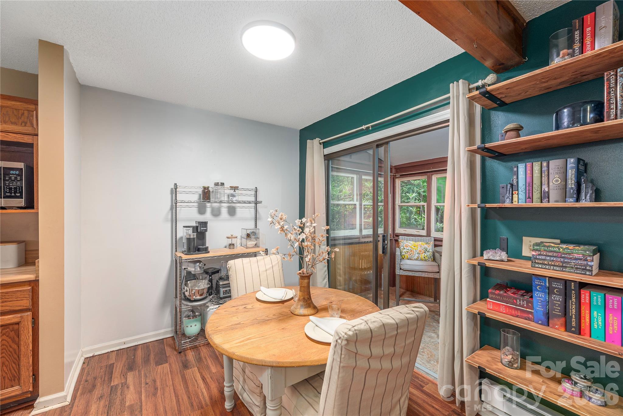100 Bristol Lane Property Photo 8