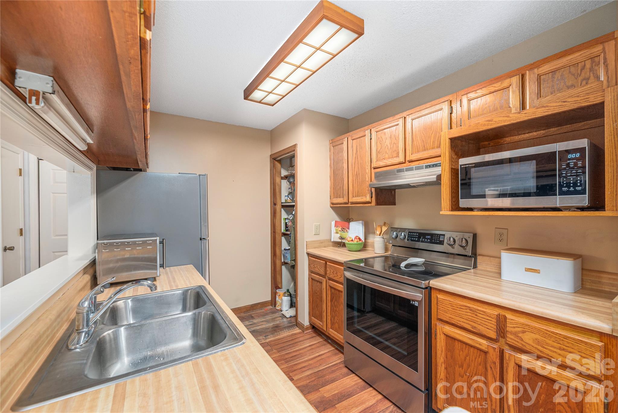 100 Bristol Lane Property Photo 10