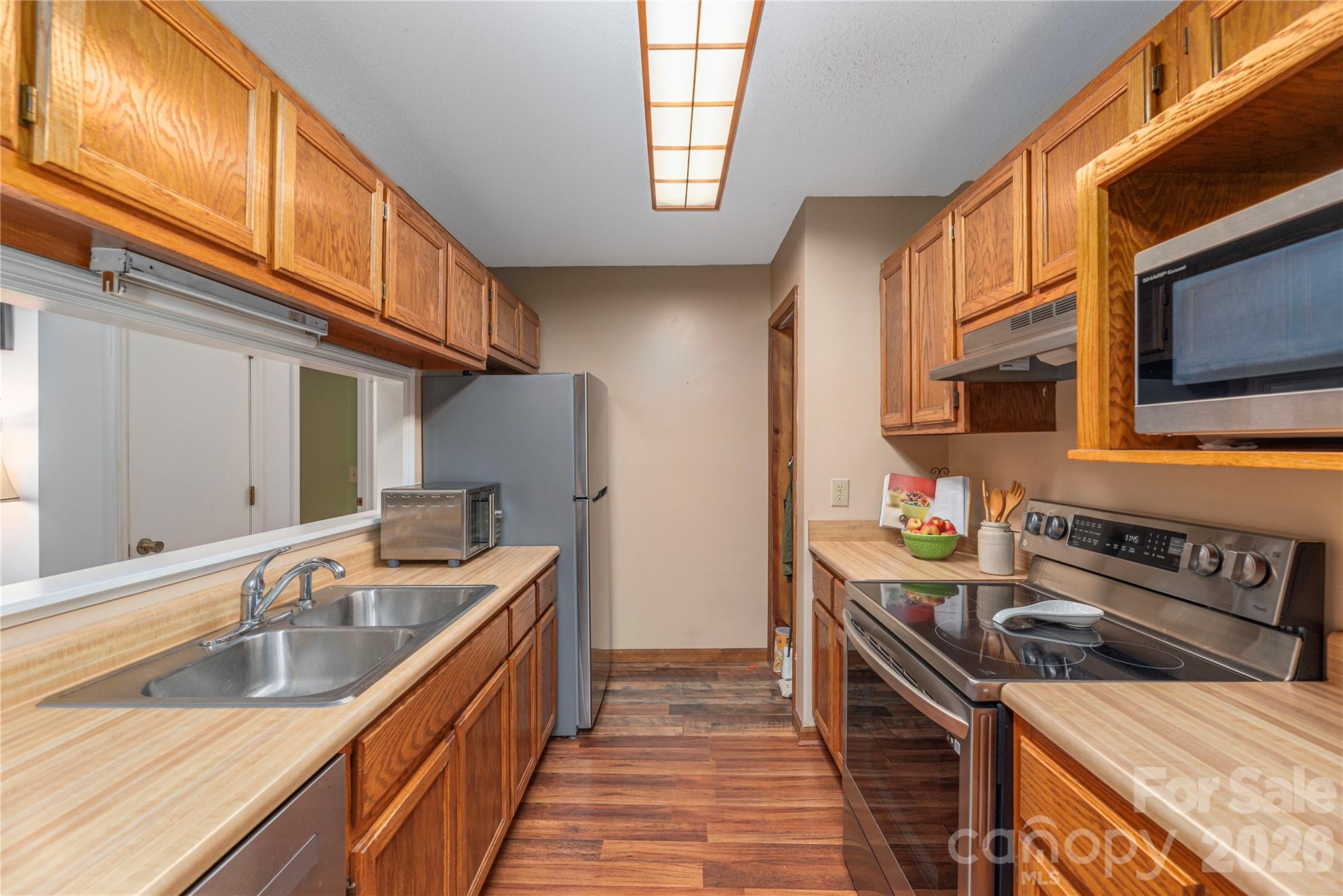 100 Bristol Lane Property Photo 11